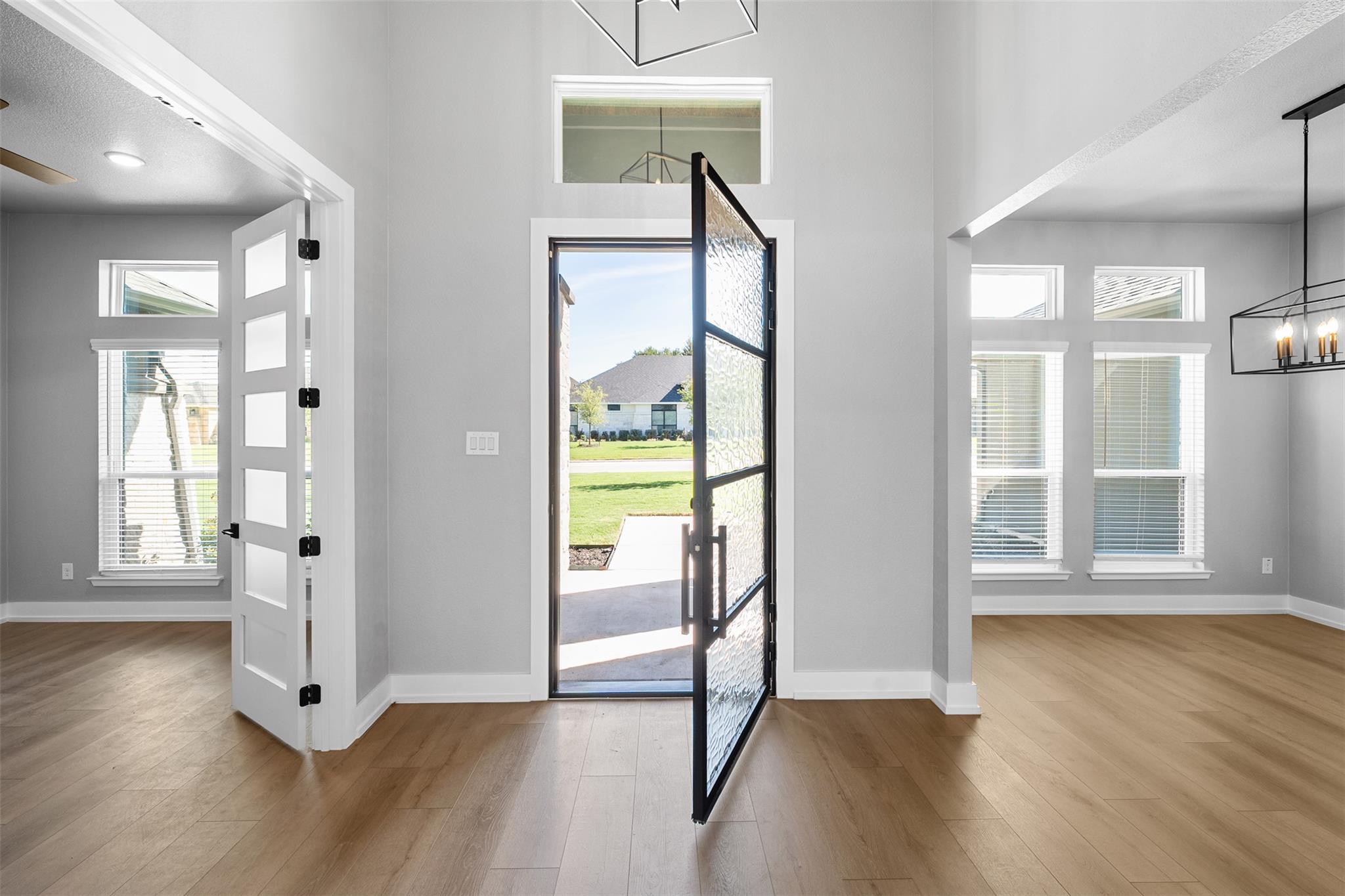 Image 4 of 40 For 914 High Plains Dr