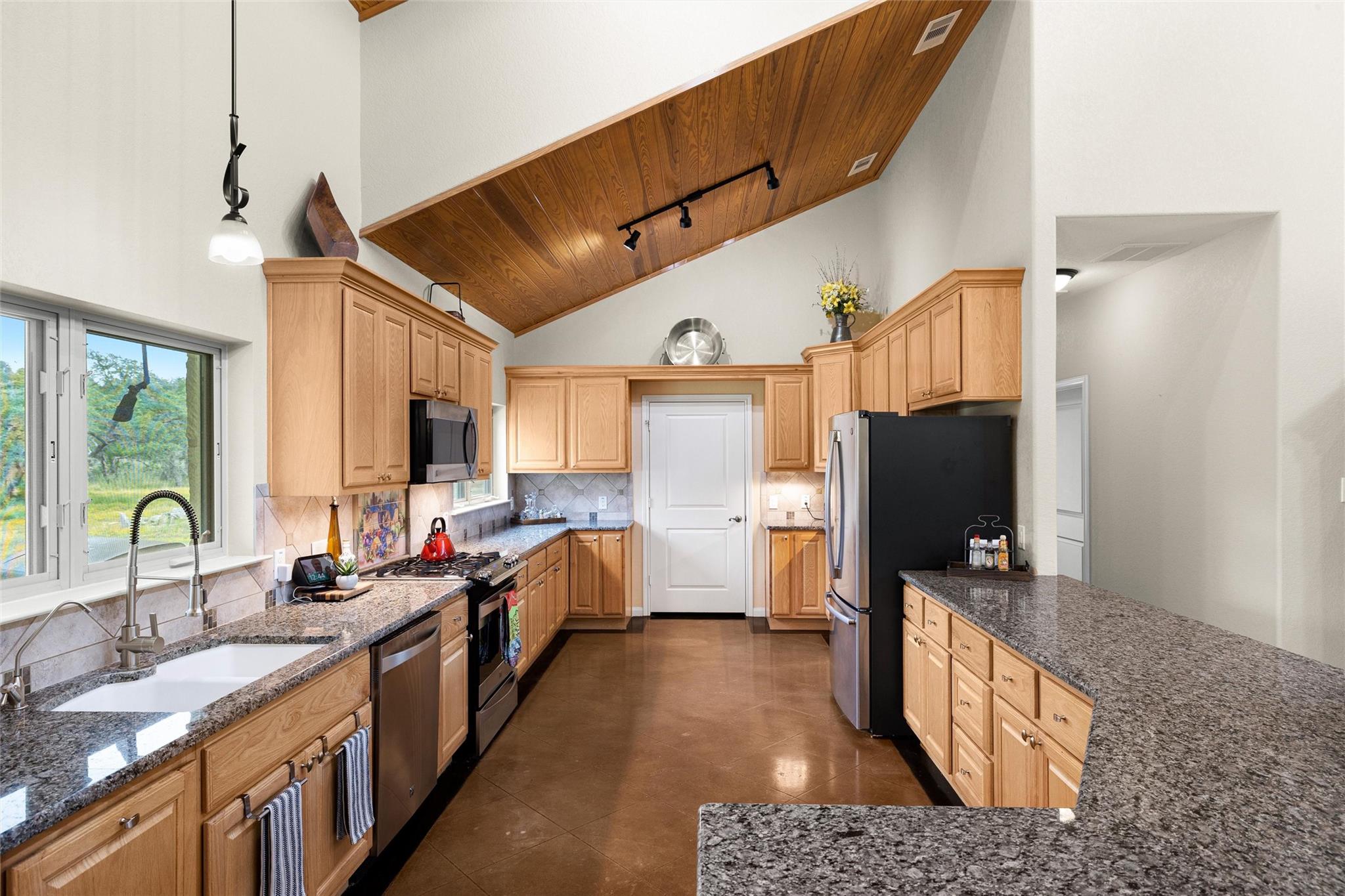 Image 15 of 40 For 426 Preiss Ranch Rd