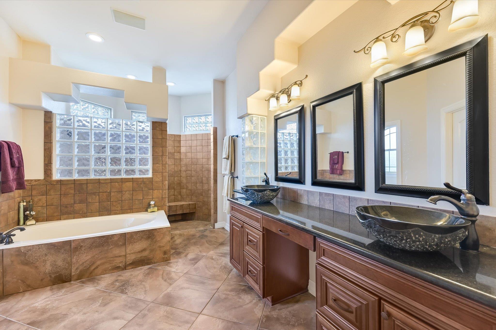 Image 24 of 39 For 2609 Camel Trl