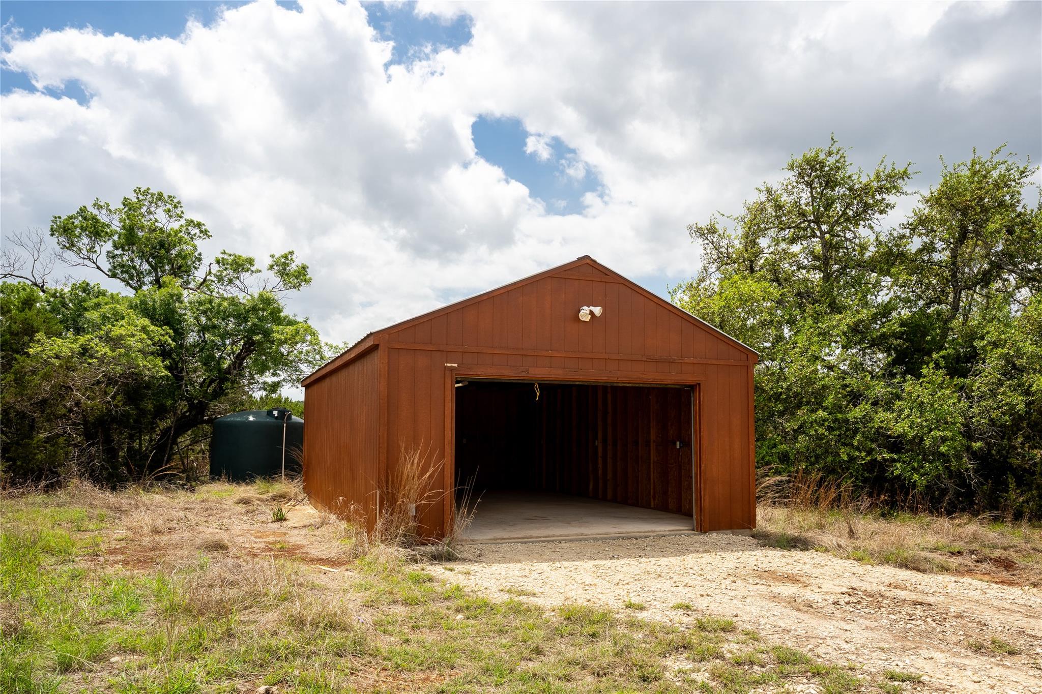 Image 23 of 40 For 722 Wildwood Ln