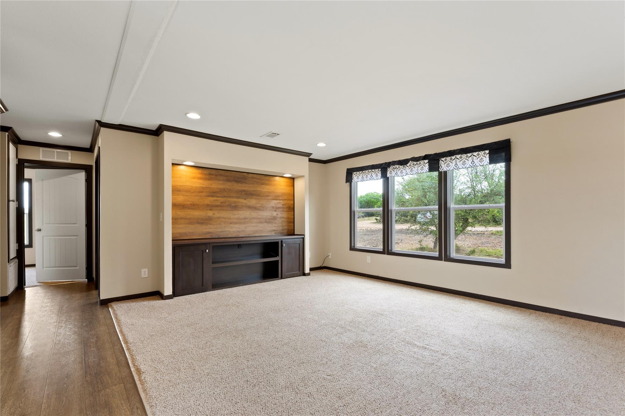 Image 33 of 40 For 722 Wildwood Ln