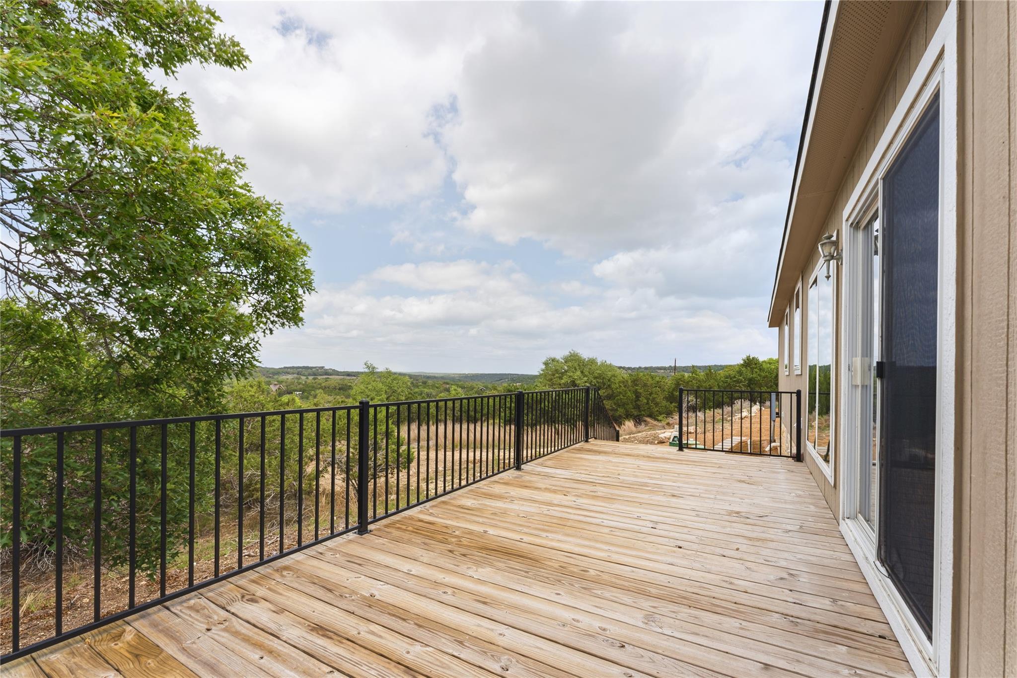 Image 7 of 40 For 722 Wildwood Ln