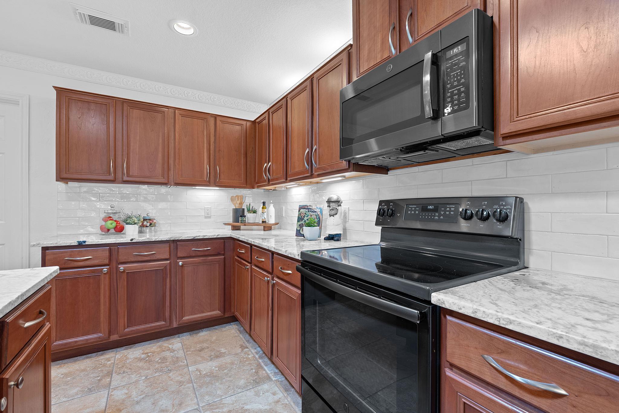 Image 14 of 38 For 12216 Hanging Valley Dr