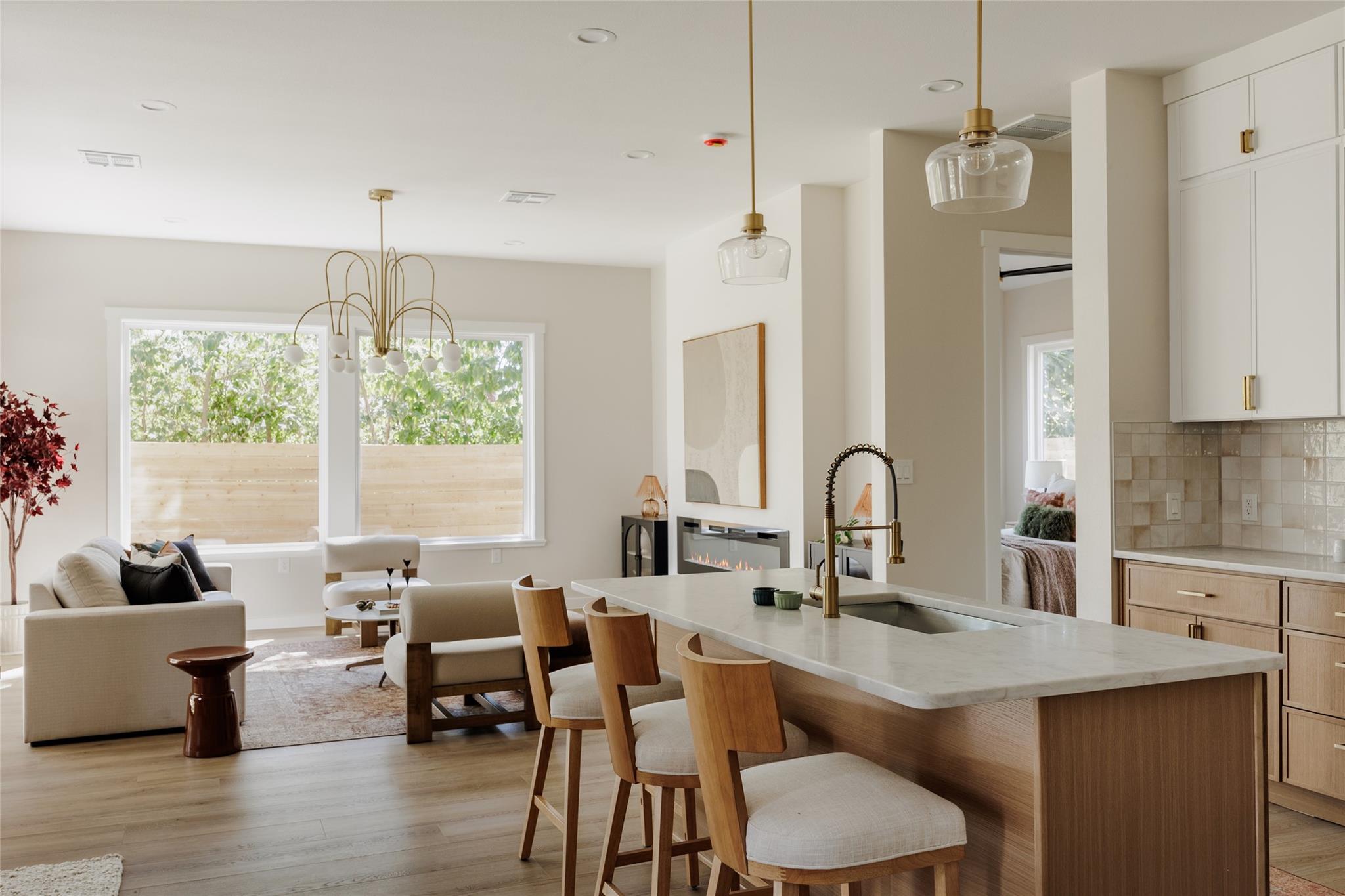 Image 11 of 34 For 901 Redd St 2