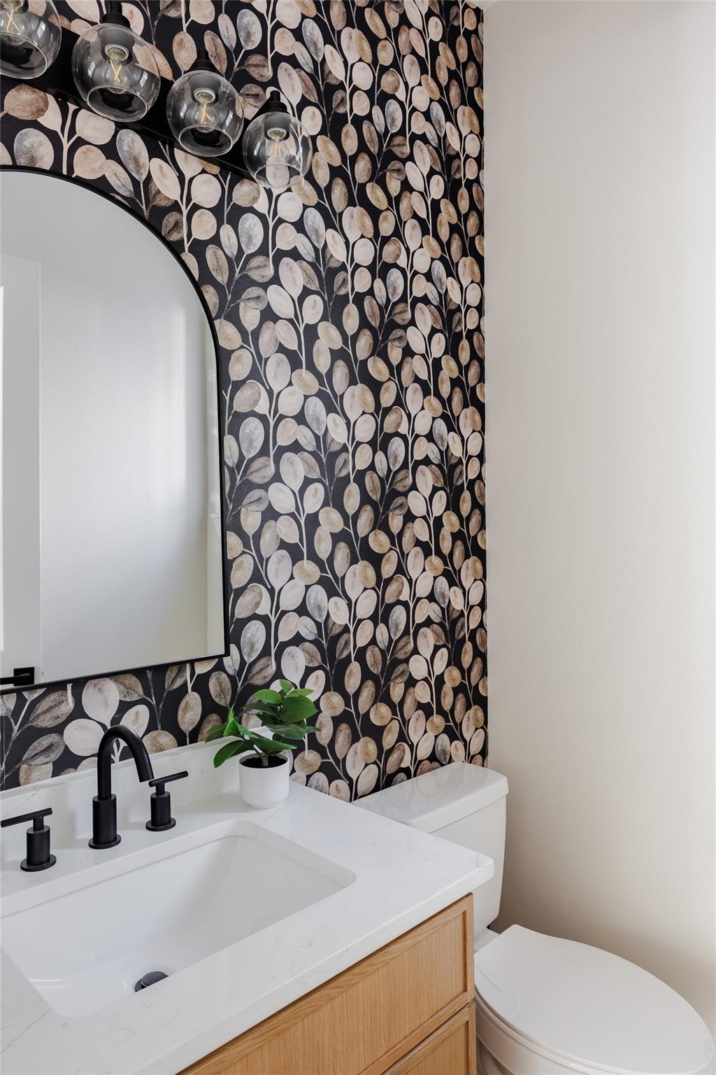 Image 16 of 34 For 901 Redd St 2