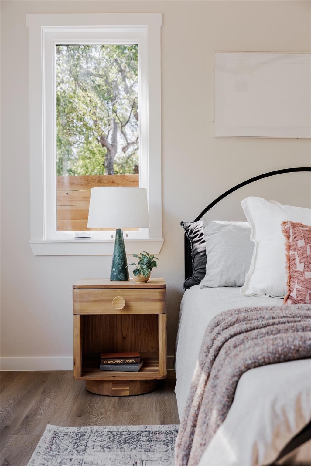 Image 18 of 34 For 901 Redd St 2