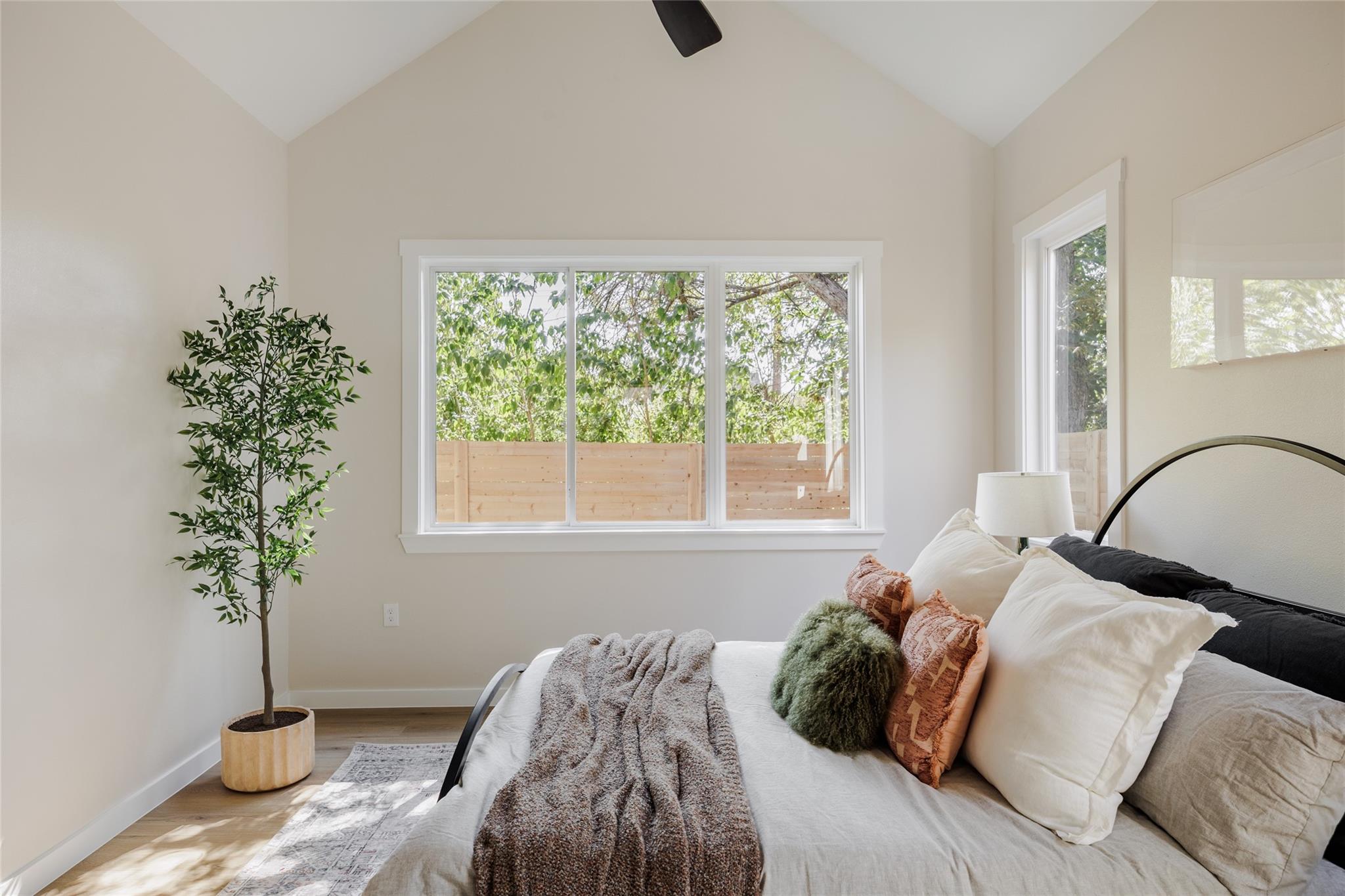 Image 19 of 34 For 901 Redd St 2