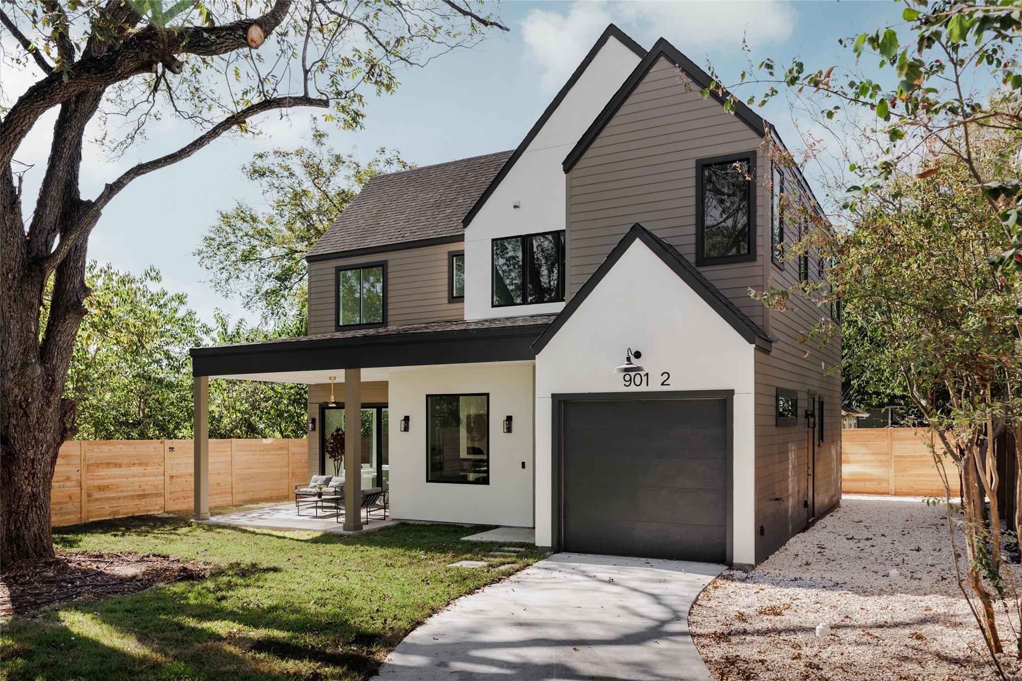 Image 2 of 34 For 901 Redd St 2