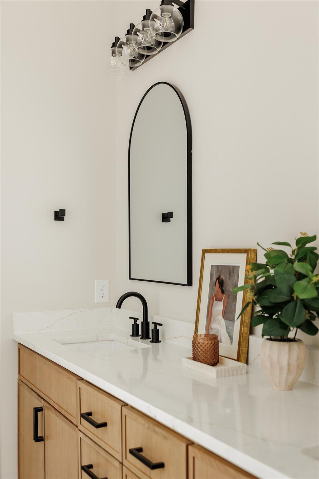 Image 20 of 34 For 901 Redd St 2