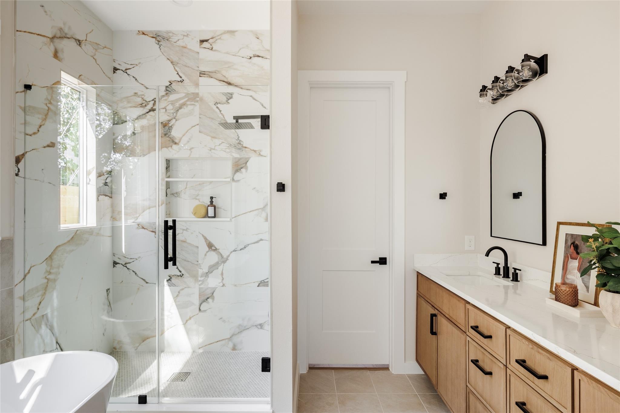 Image 21 of 34 For 901 Redd St 2