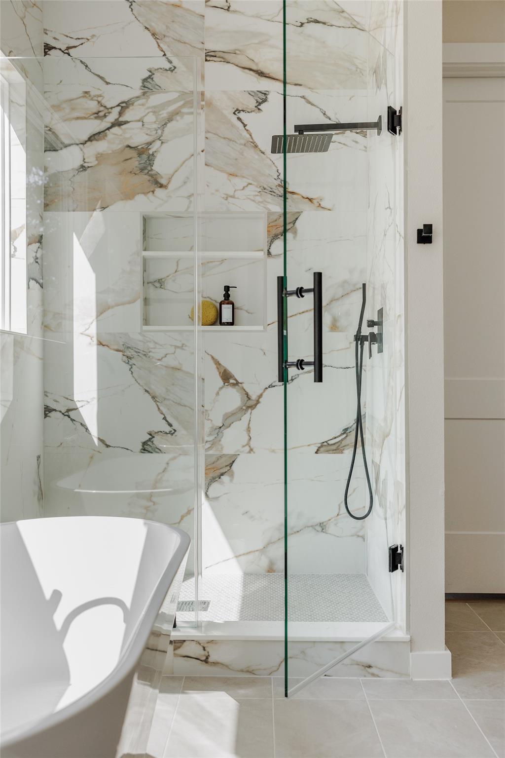 Image 22 of 34 For 901 Redd St 2