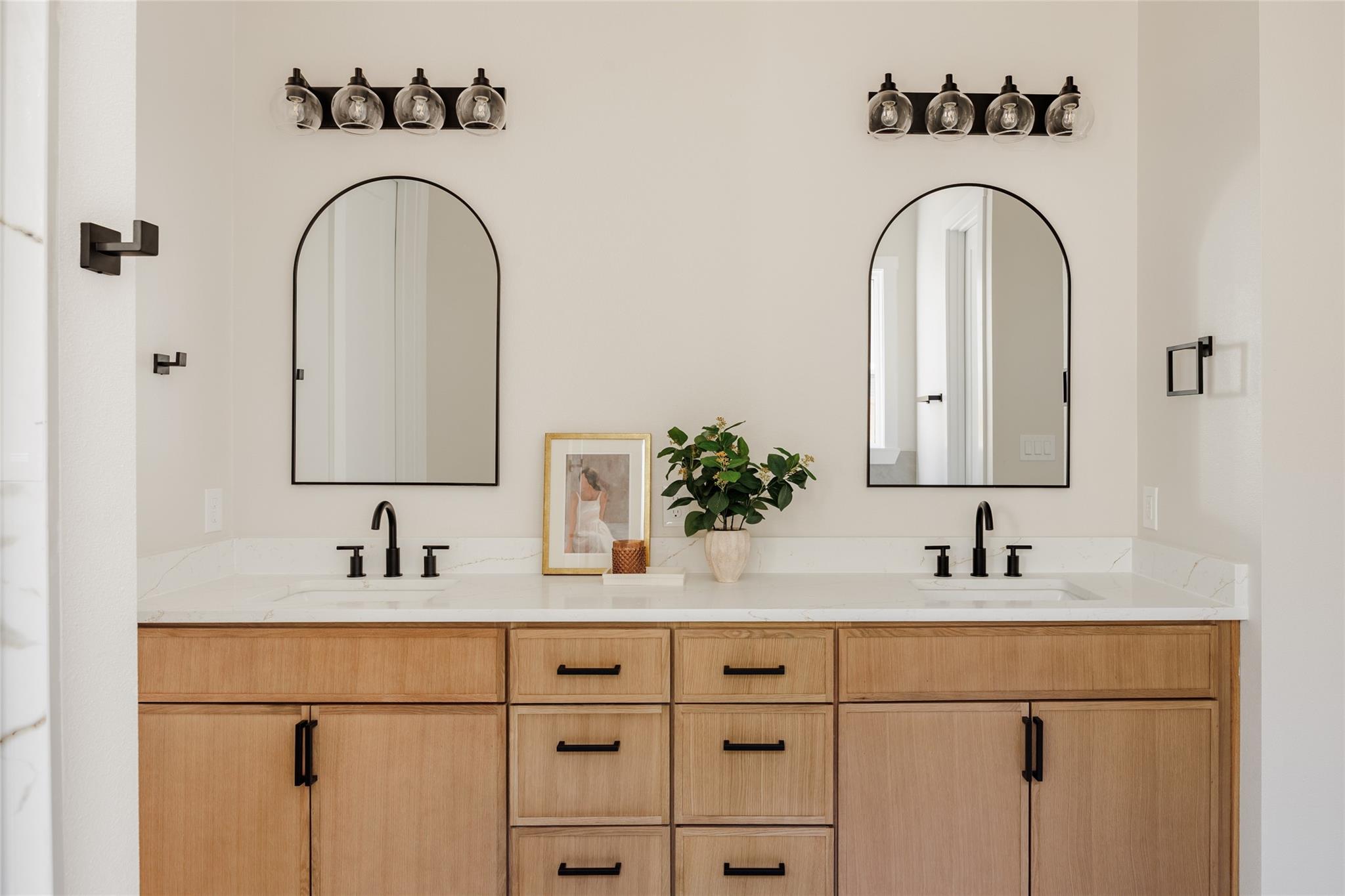 Image 23 of 34 For 901 Redd St 2