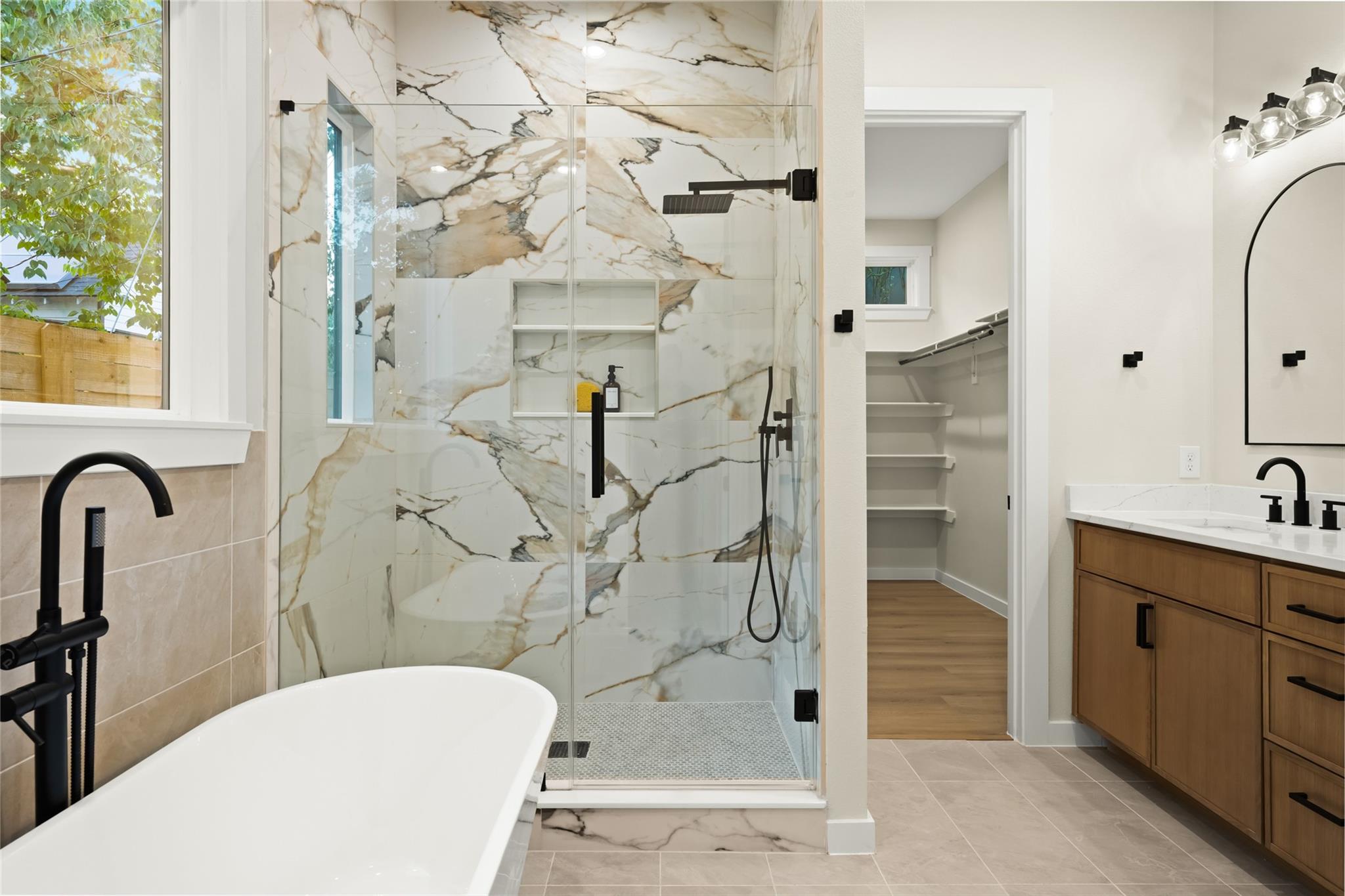 Image 25 of 34 For 901 Redd St 2