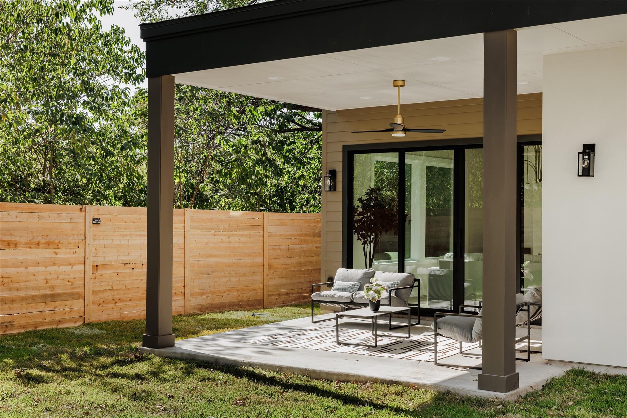 Image 3 of 34 For 901 Redd St 2