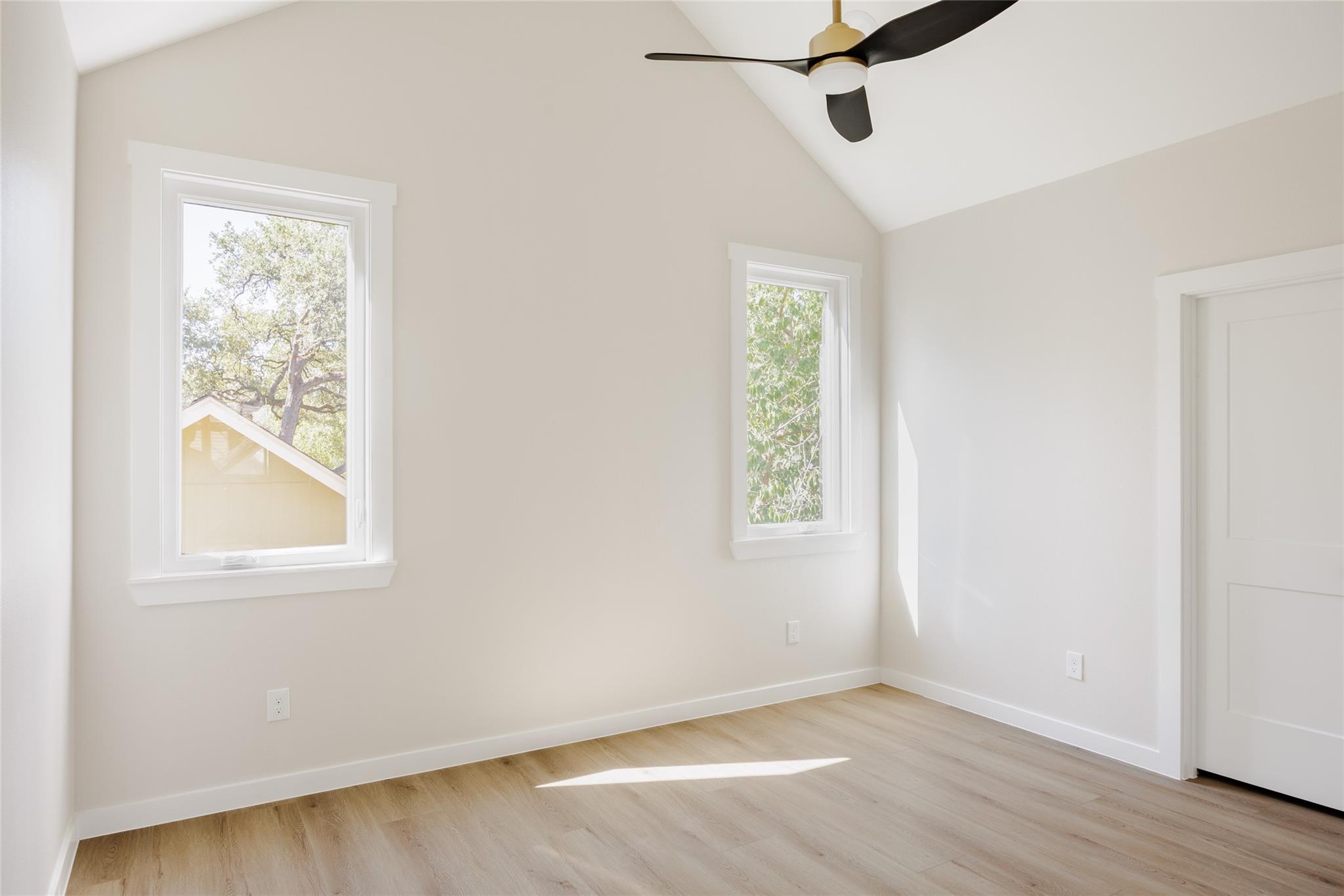 Image 30 of 34 For 901 Redd St 2