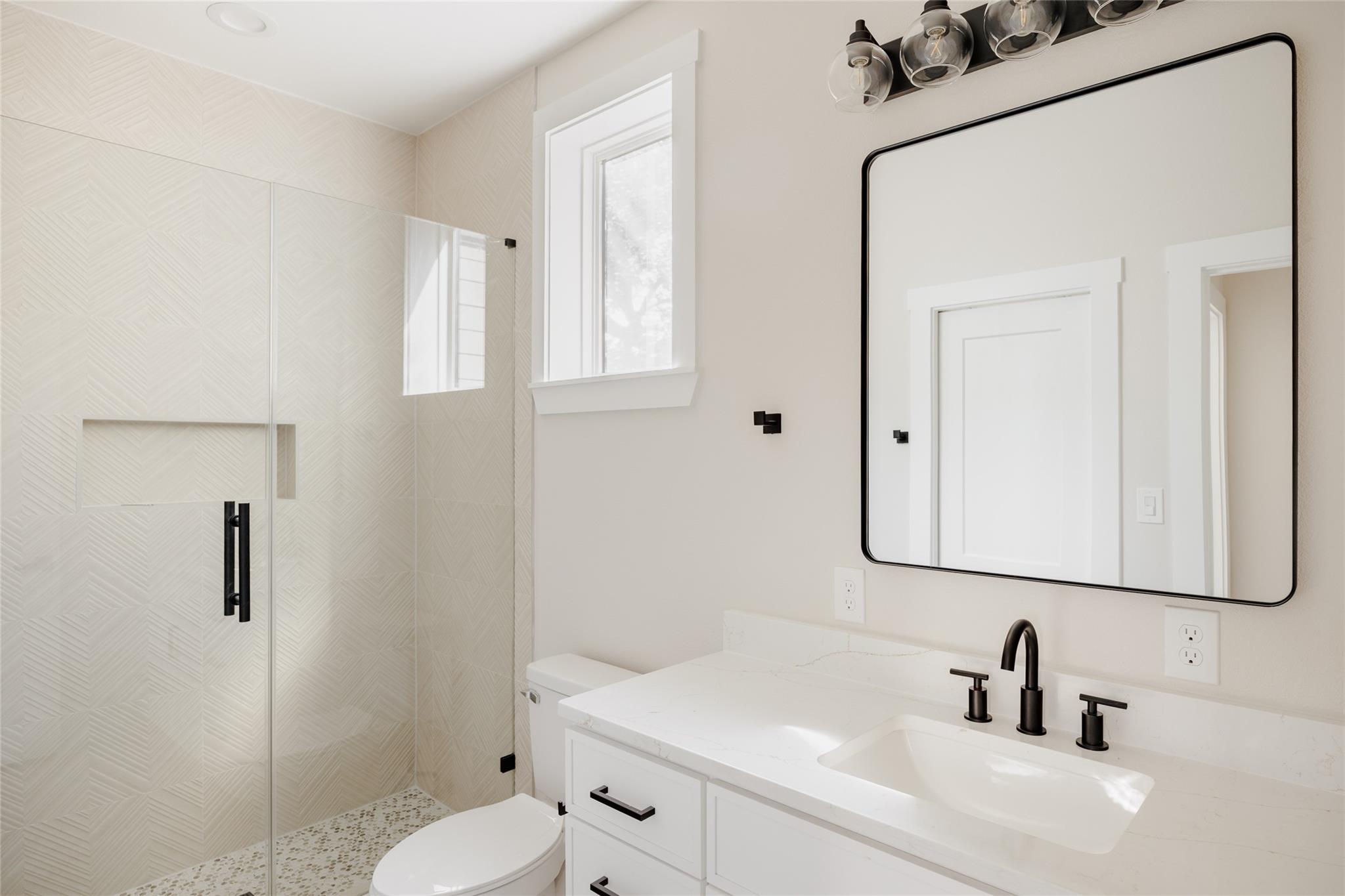 Image 33 of 34 For 901 Redd St 2