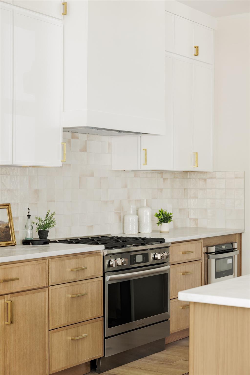 Image 7 of 34 For 901 Redd St 2