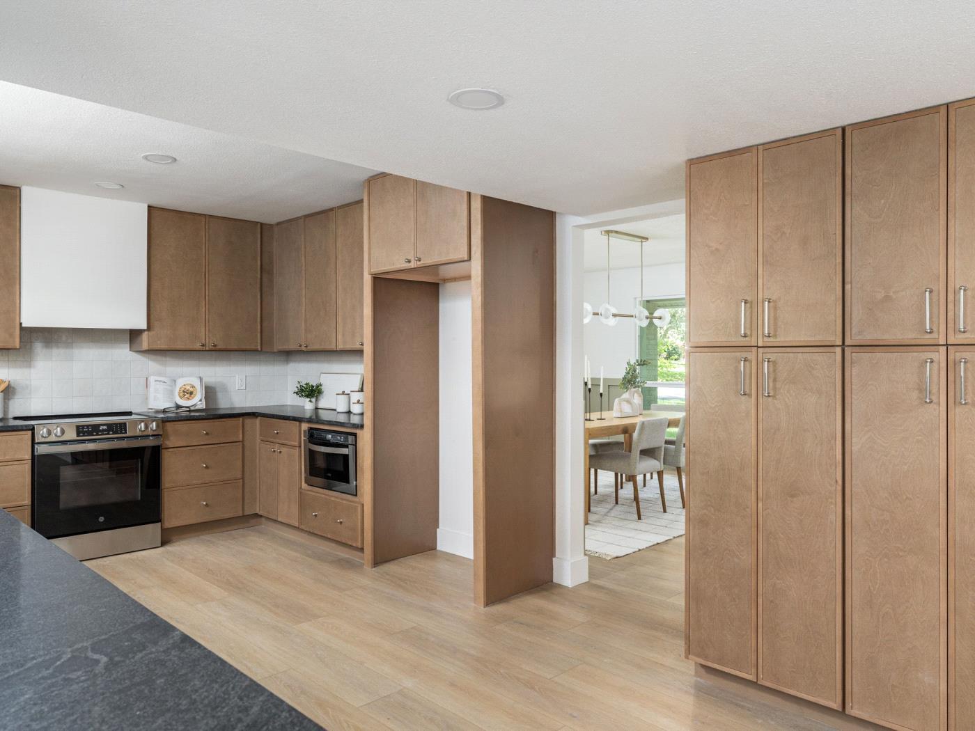 Image 13 of 30 For 2503 Castledale Dr