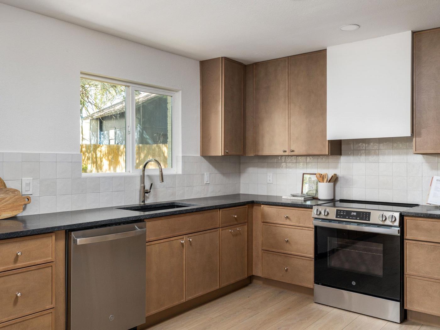 Image 14 of 30 For 2503 Castledale Dr