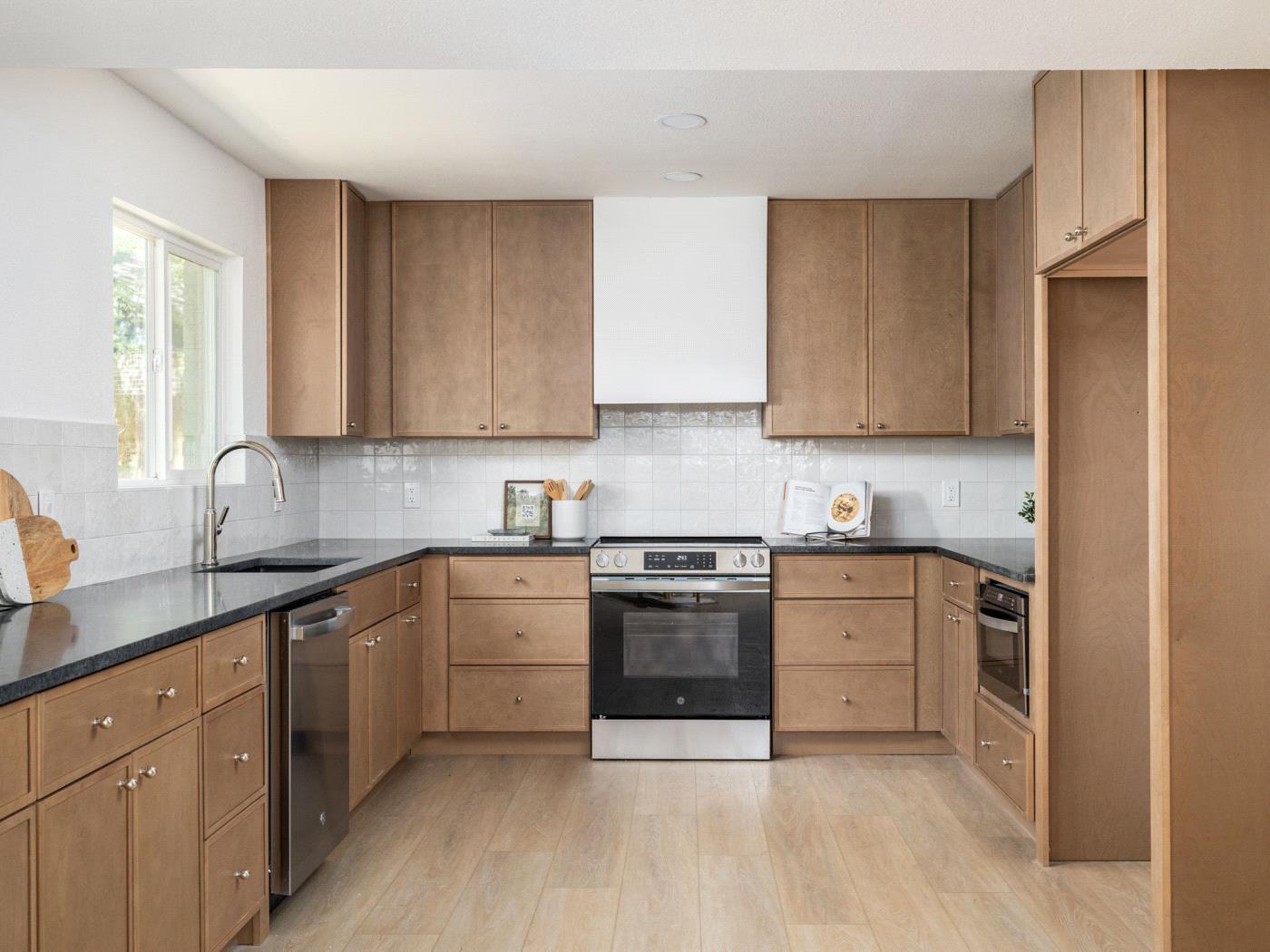 Image 4 of 30 For 2503 Castledale Dr