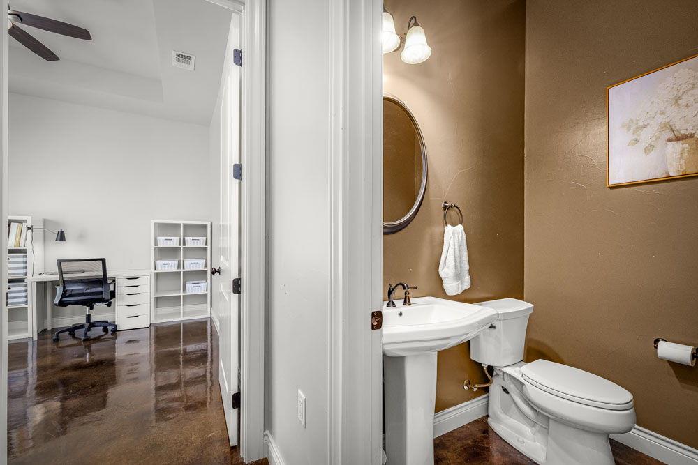 Image 19 of 40 For 750 Cambridge Dr