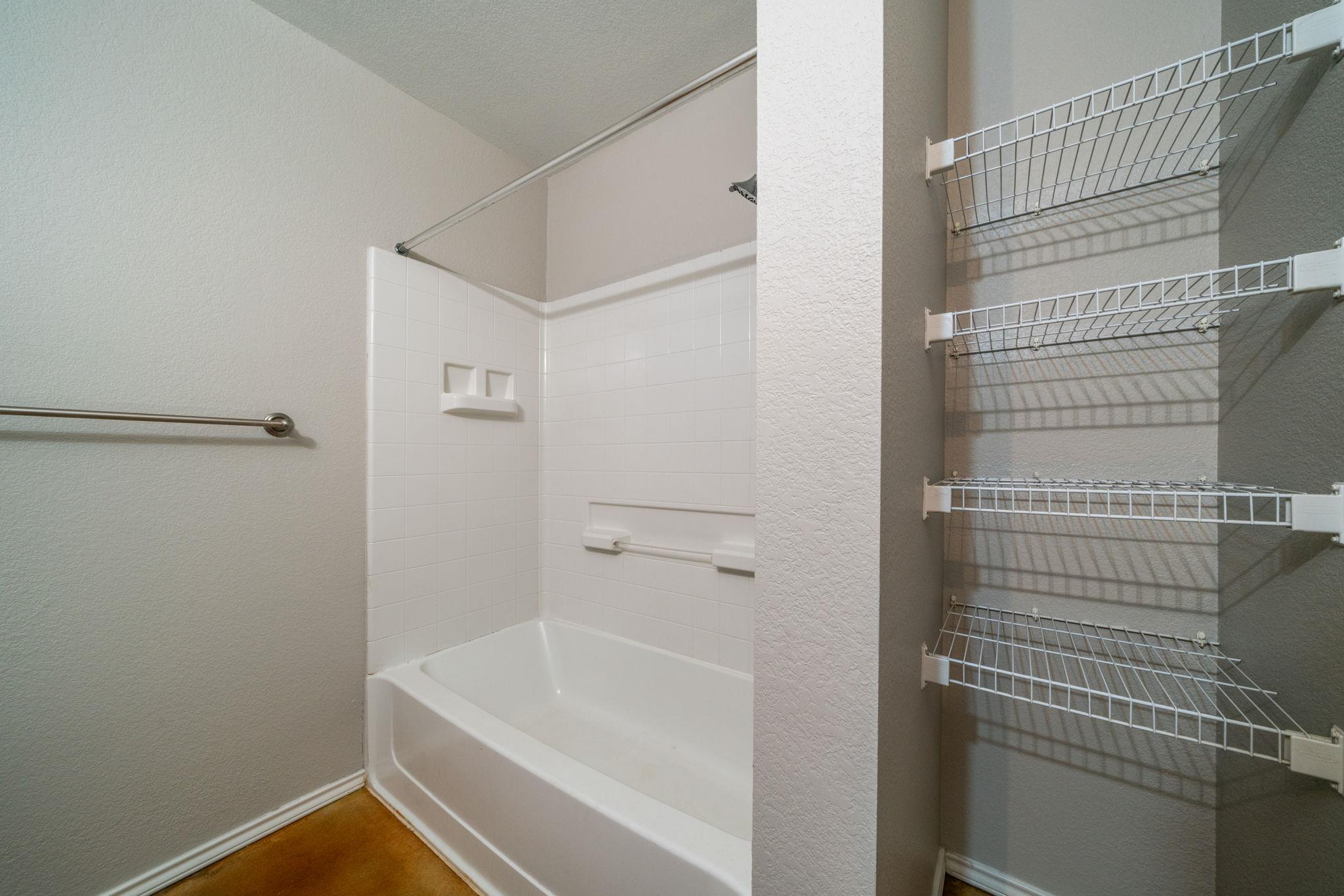 Image 14 of 27 For 1237 Jefferson Ave 407