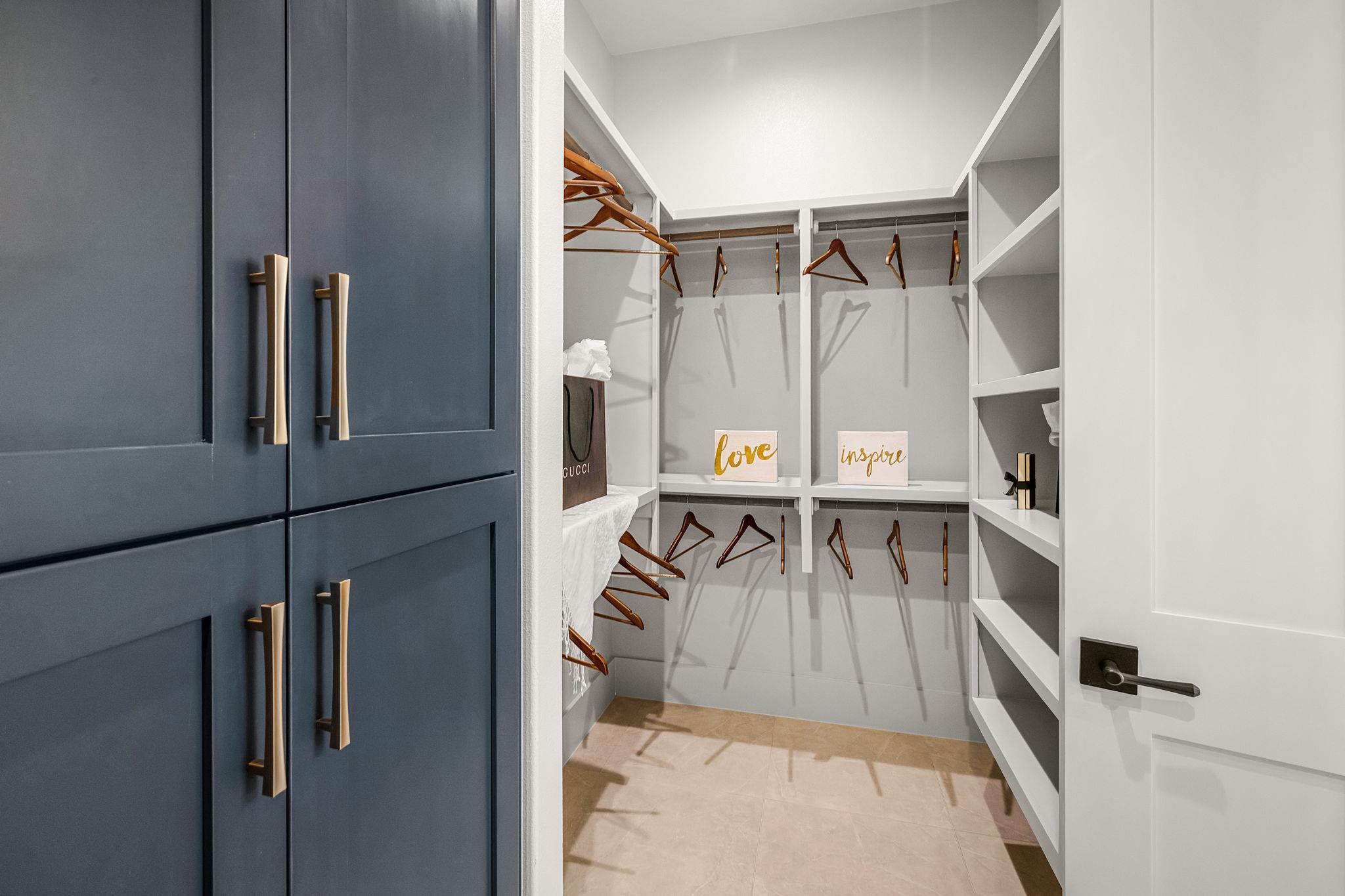 Image 10 of 37 For 232 Riverfront Dr