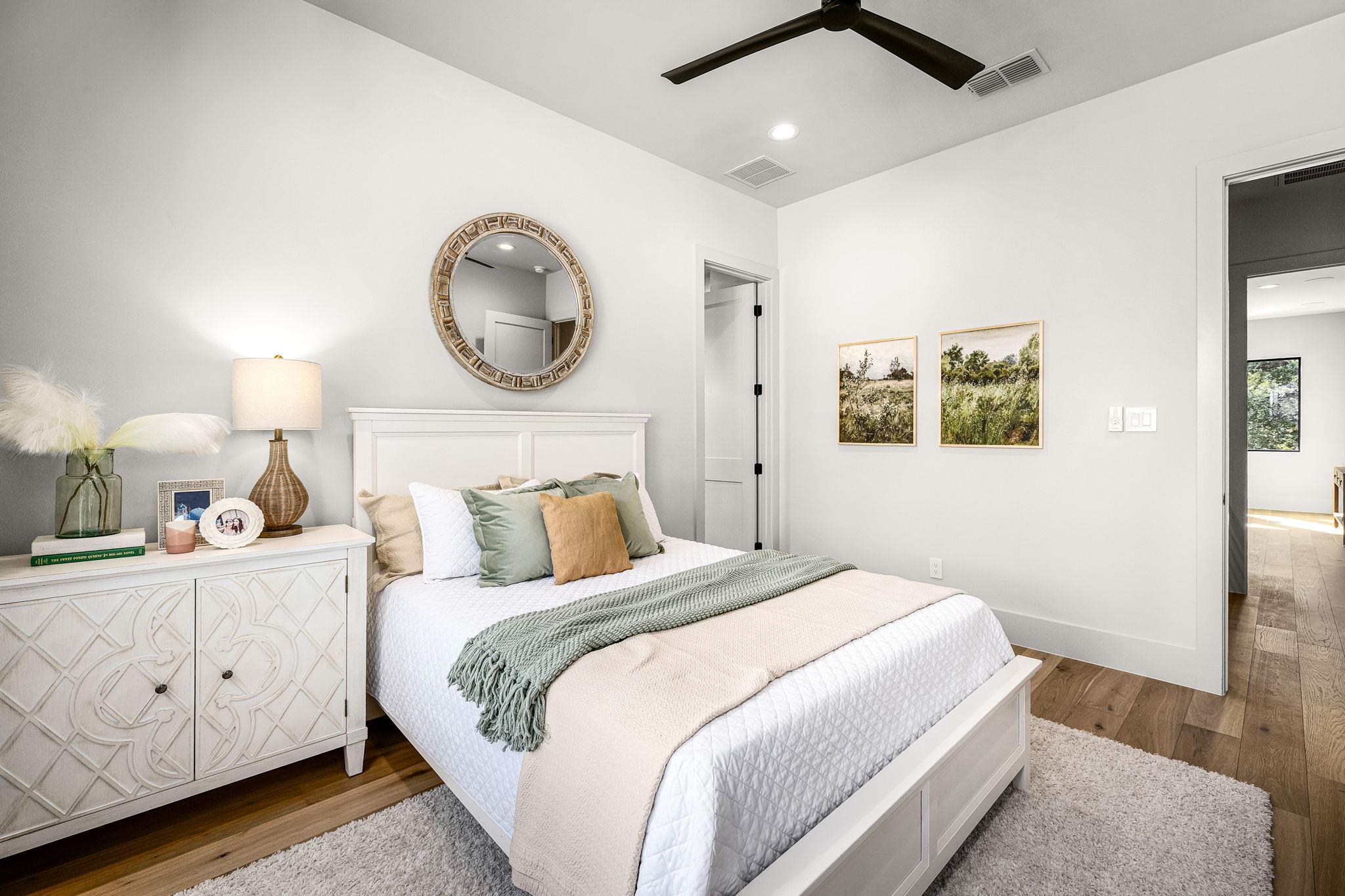 Image 17 of 37 For 232 Riverfront Dr