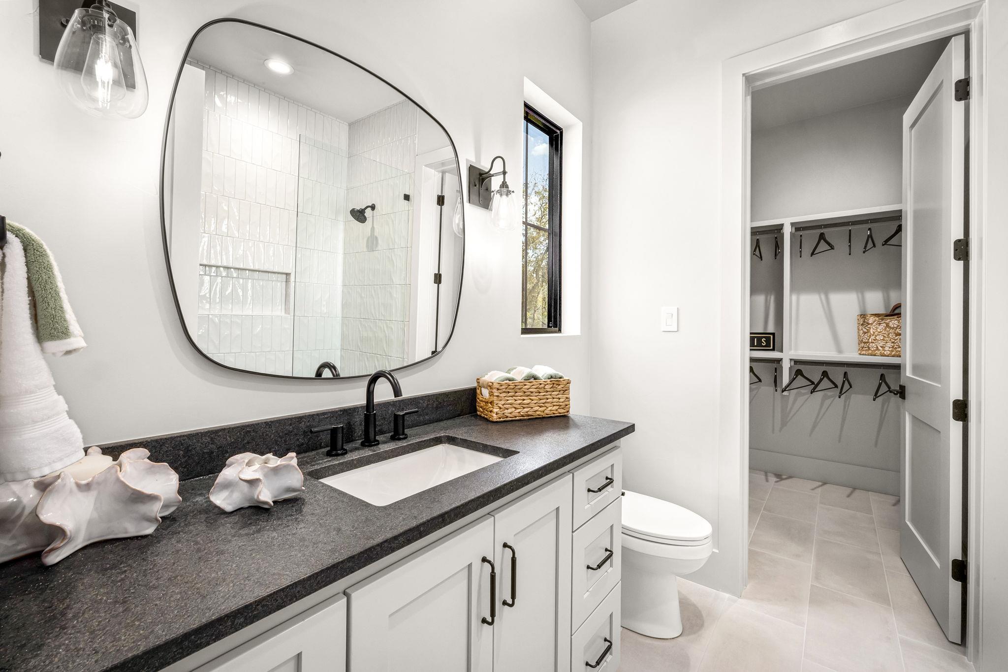 Image 20 of 37 For 232 Riverfront Dr