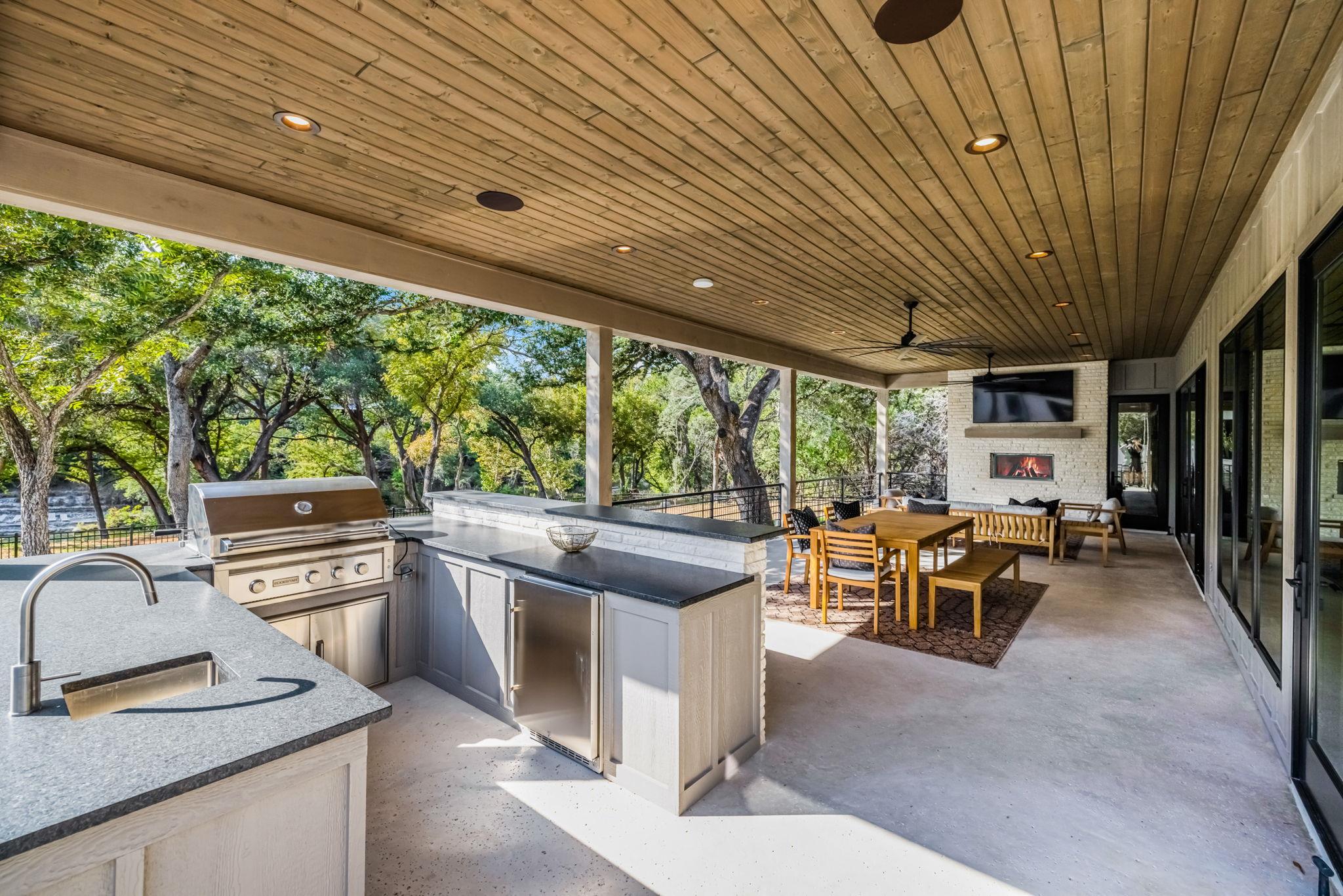 Image 25 of 37 For 232 Riverfront Dr