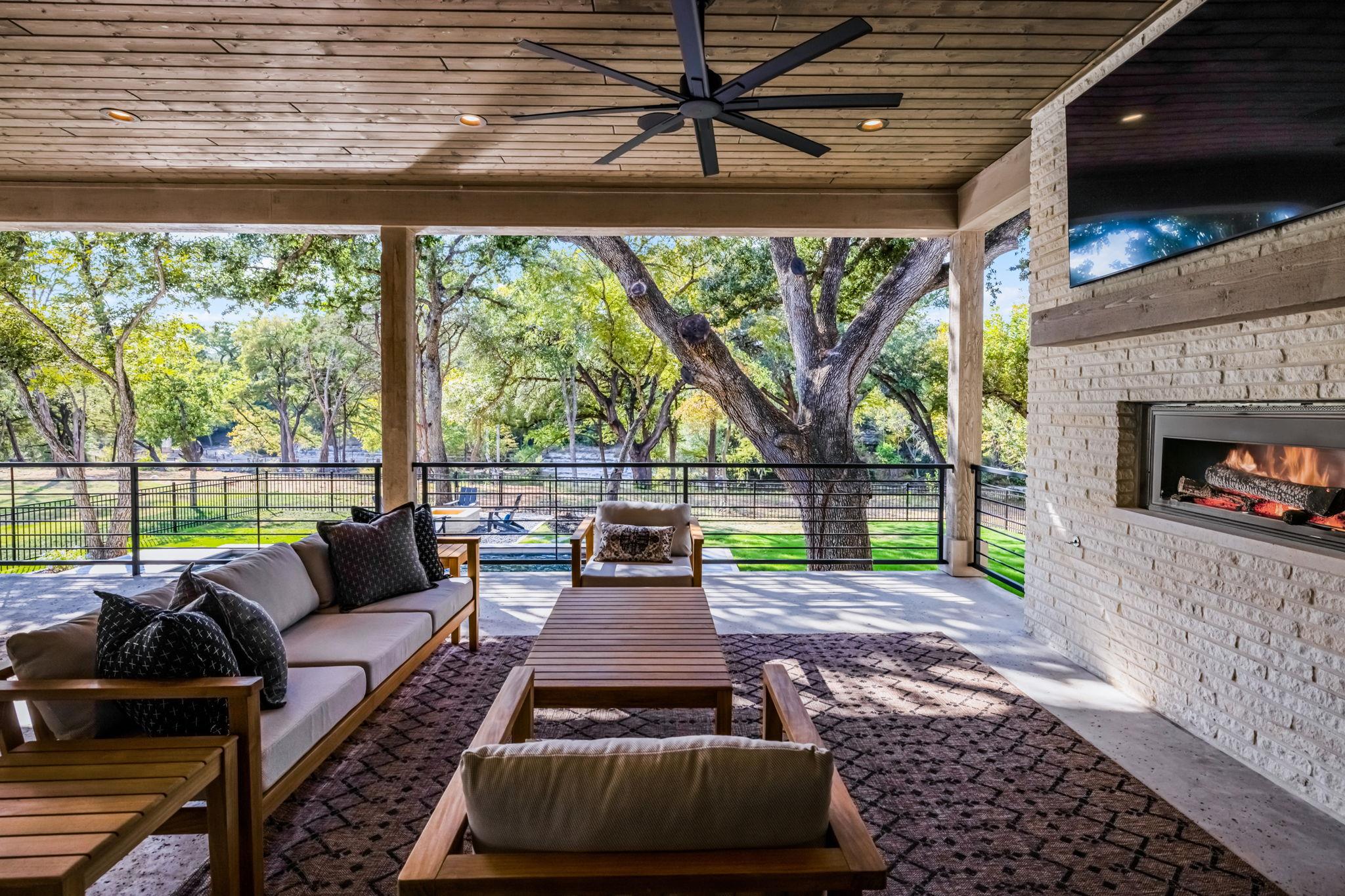 Image 26 of 37 For 232 Riverfront Dr