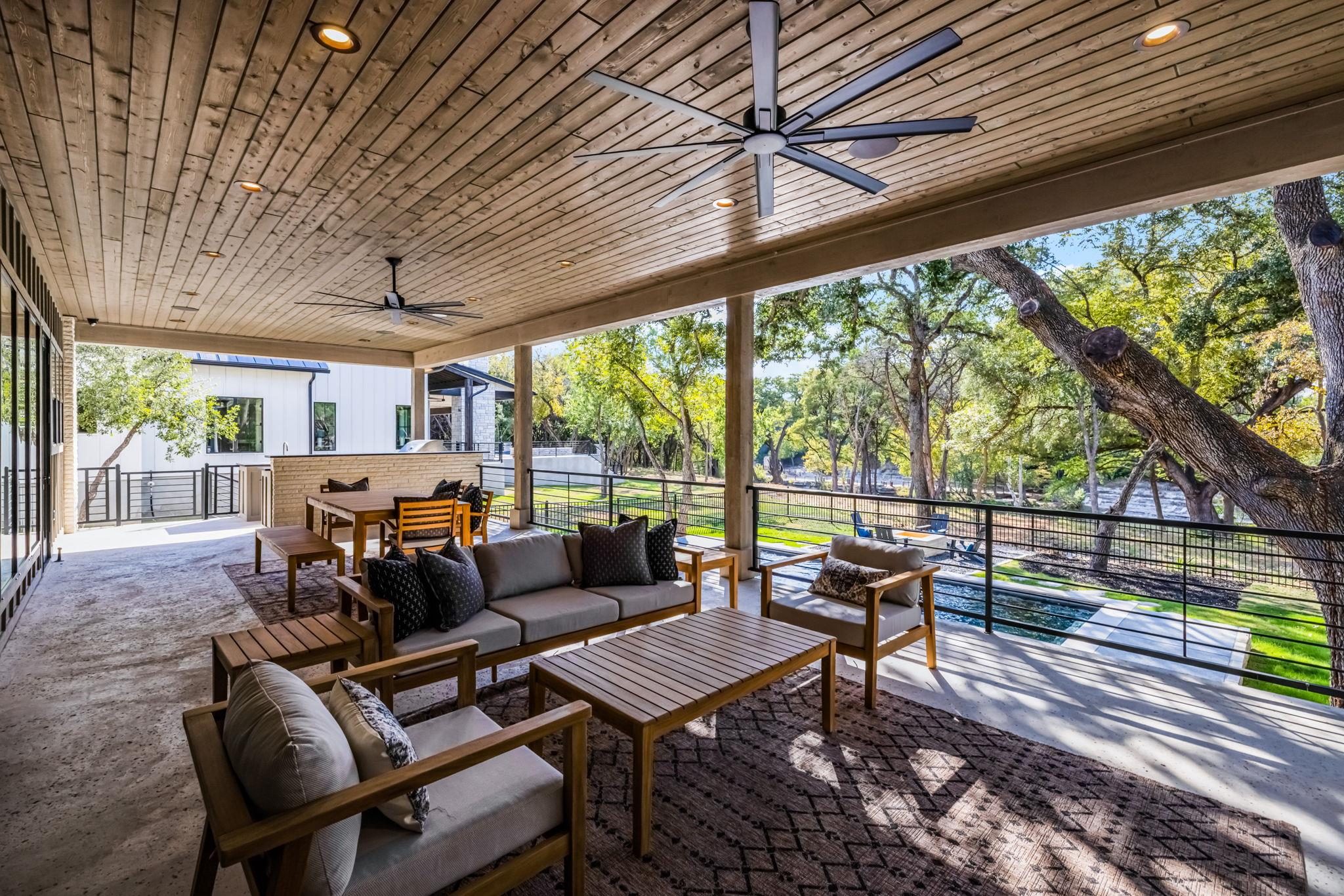 Image 27 of 37 For 232 Riverfront Dr