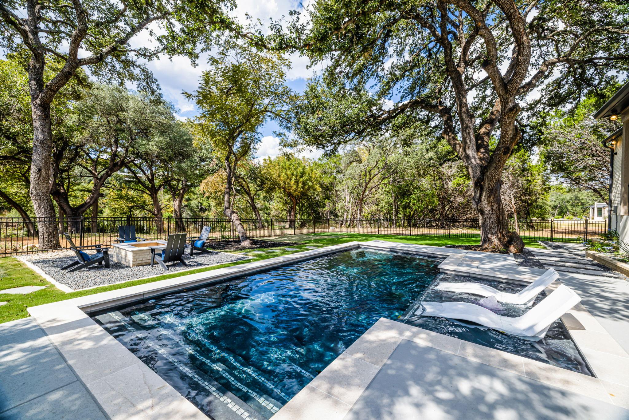 Image 29 of 37 For 232 Riverfront Dr