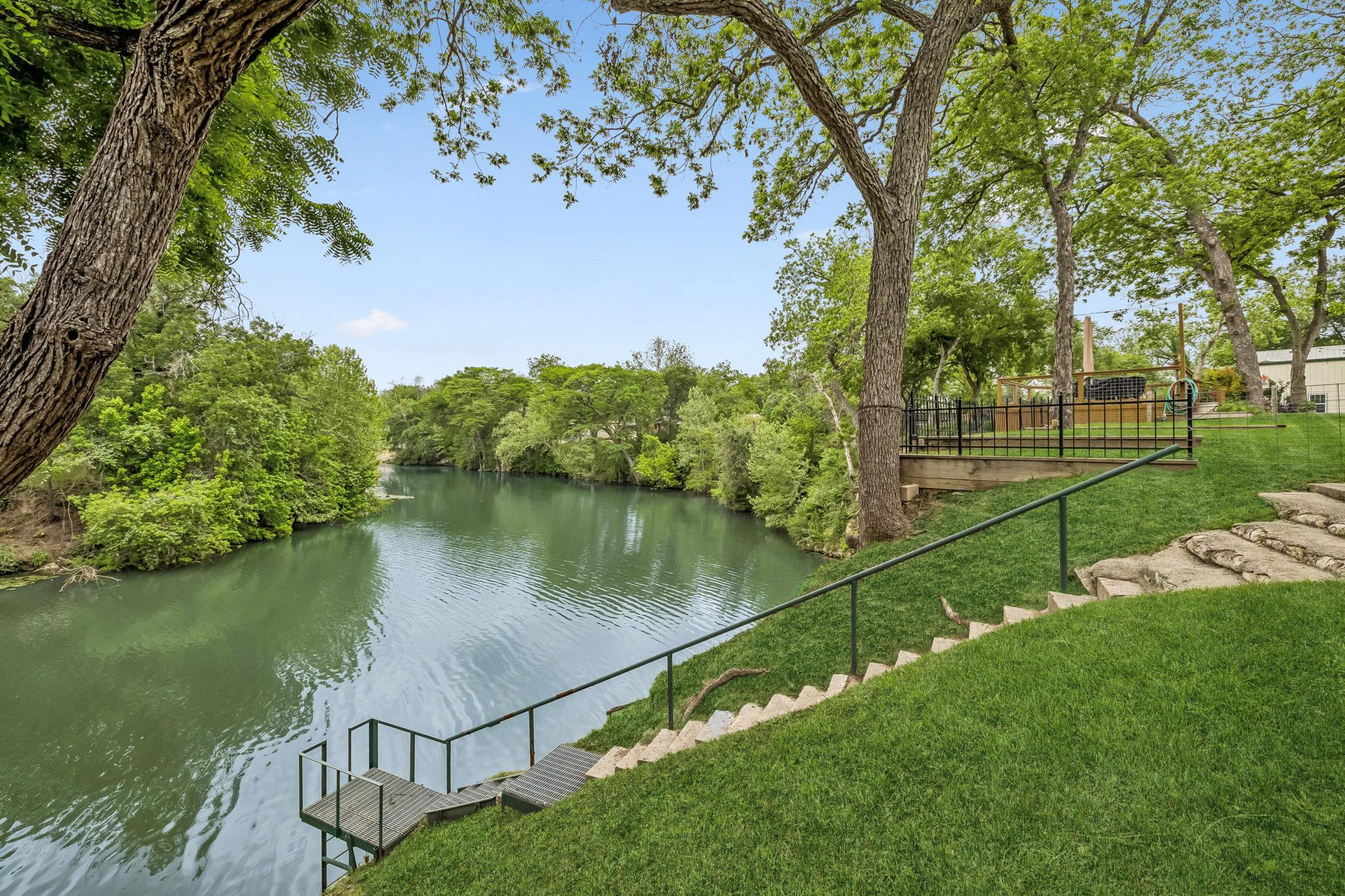 Details for 900 Boenig St, Seguin, TX 78155