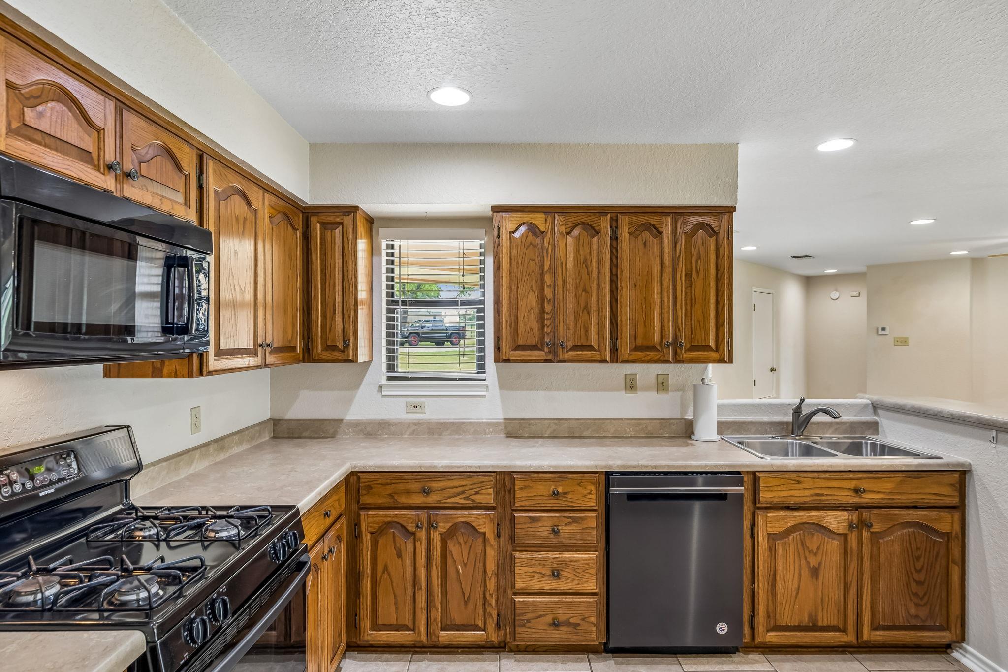 Image 14 of 28 For 900 Boenig St