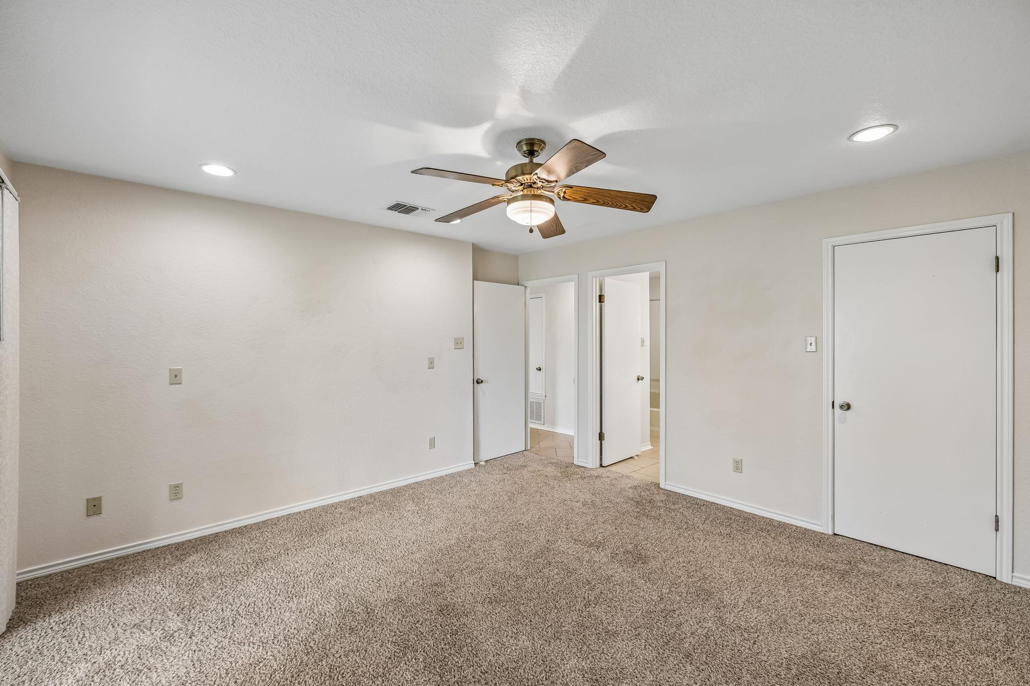 Image 20 of 28 For 900 Boenig St