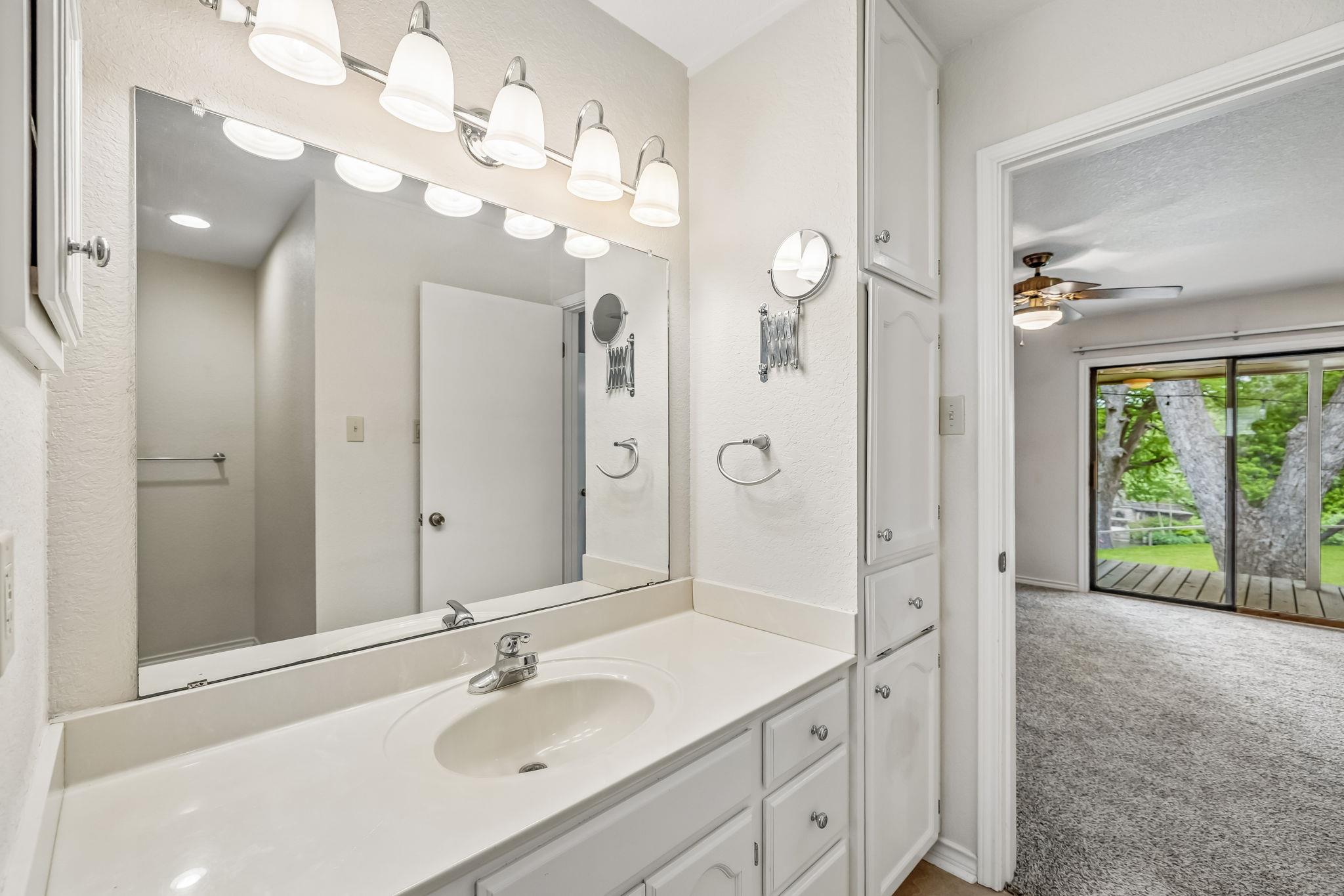 Image 21 of 28 For 900 Boenig St