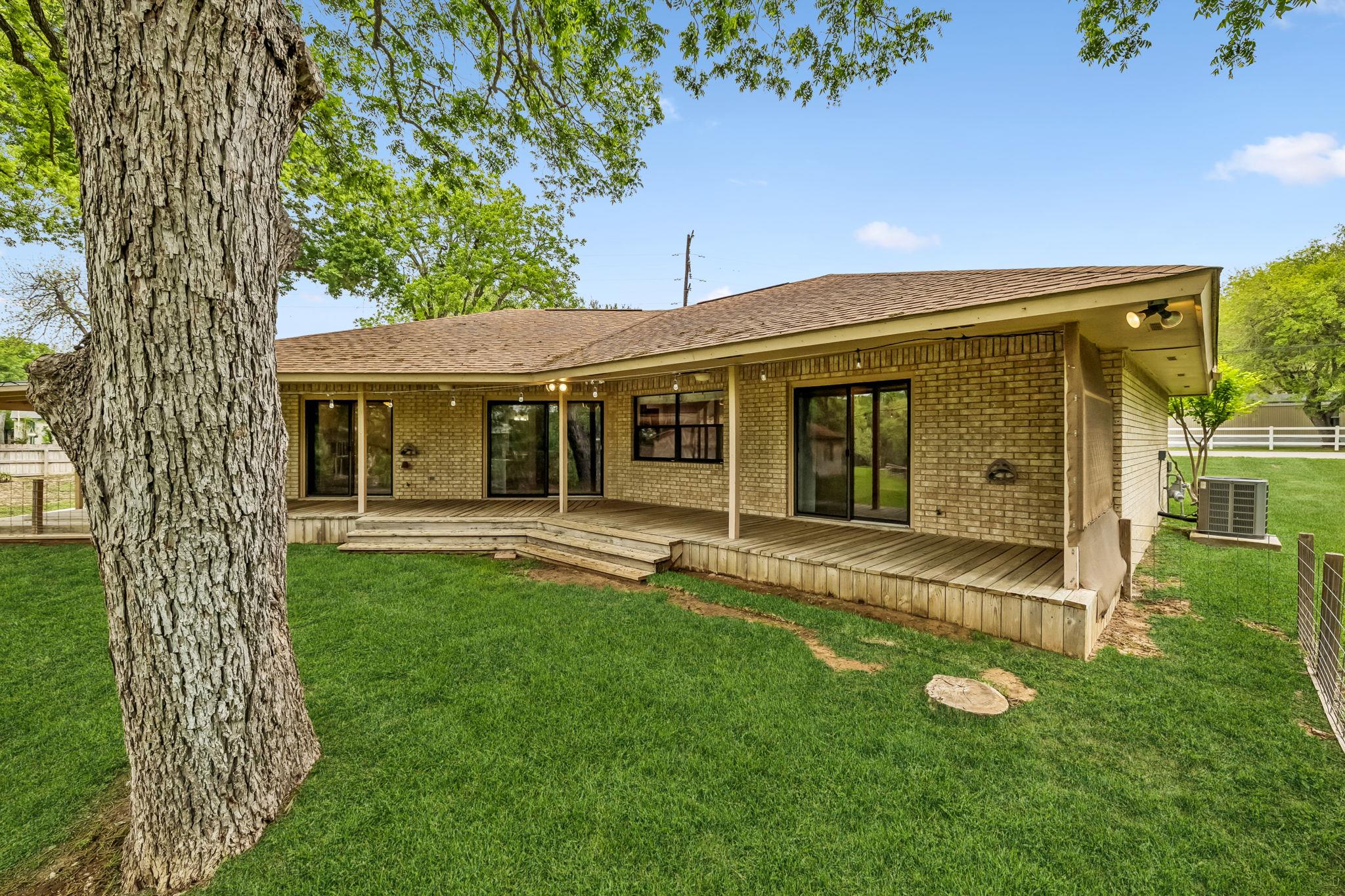 Image 23 of 28 For 900 Boenig St