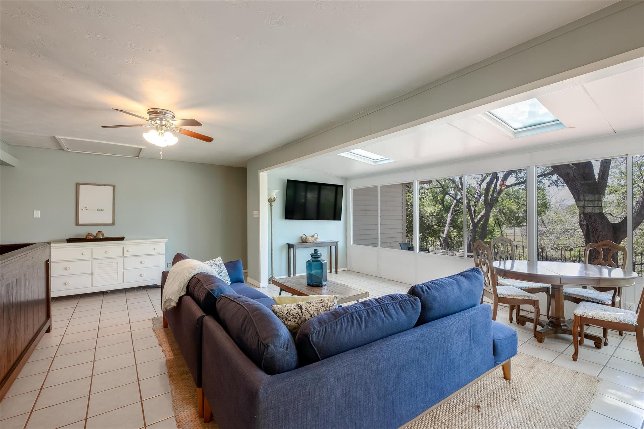Image 11 of 30 For 706 Gloria Dr