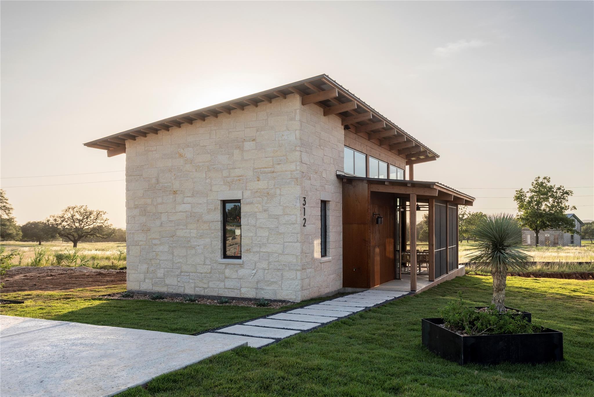 Image 9 of 39 For 9361 Us Highway 290 8