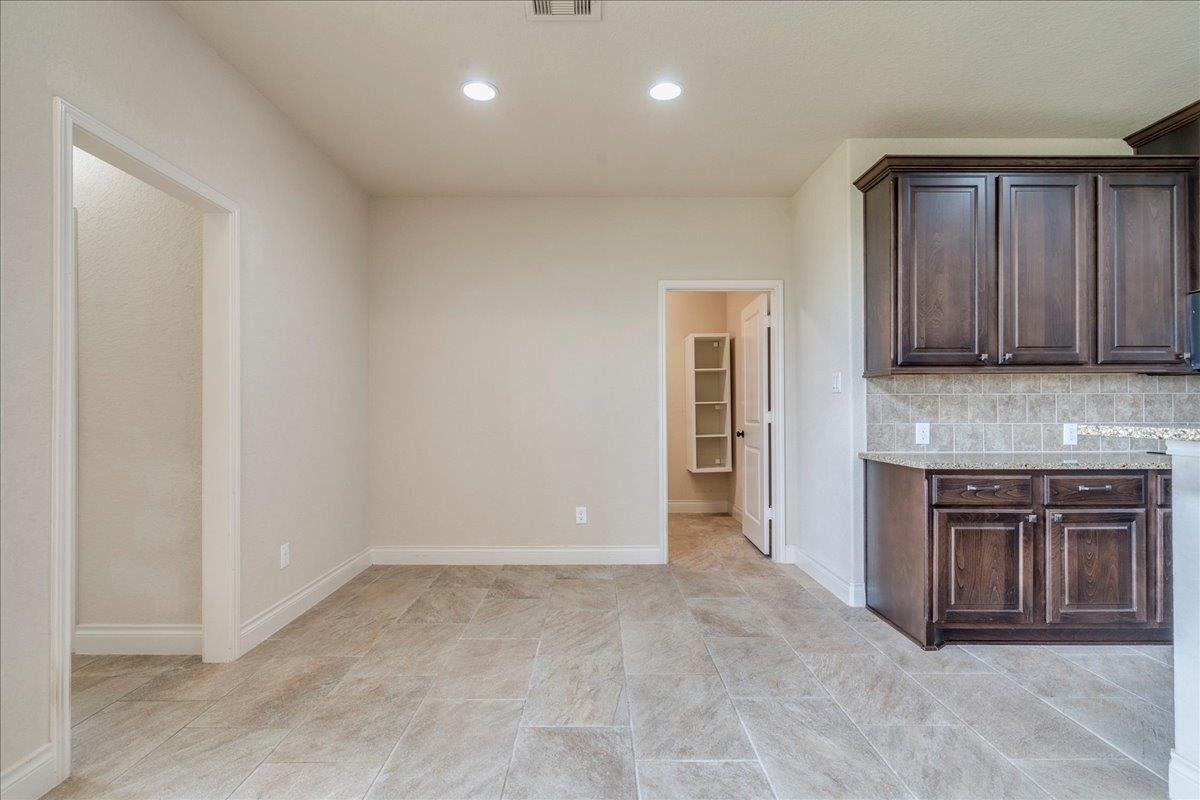 Image 8 of 39 For 2933 Countryside Path