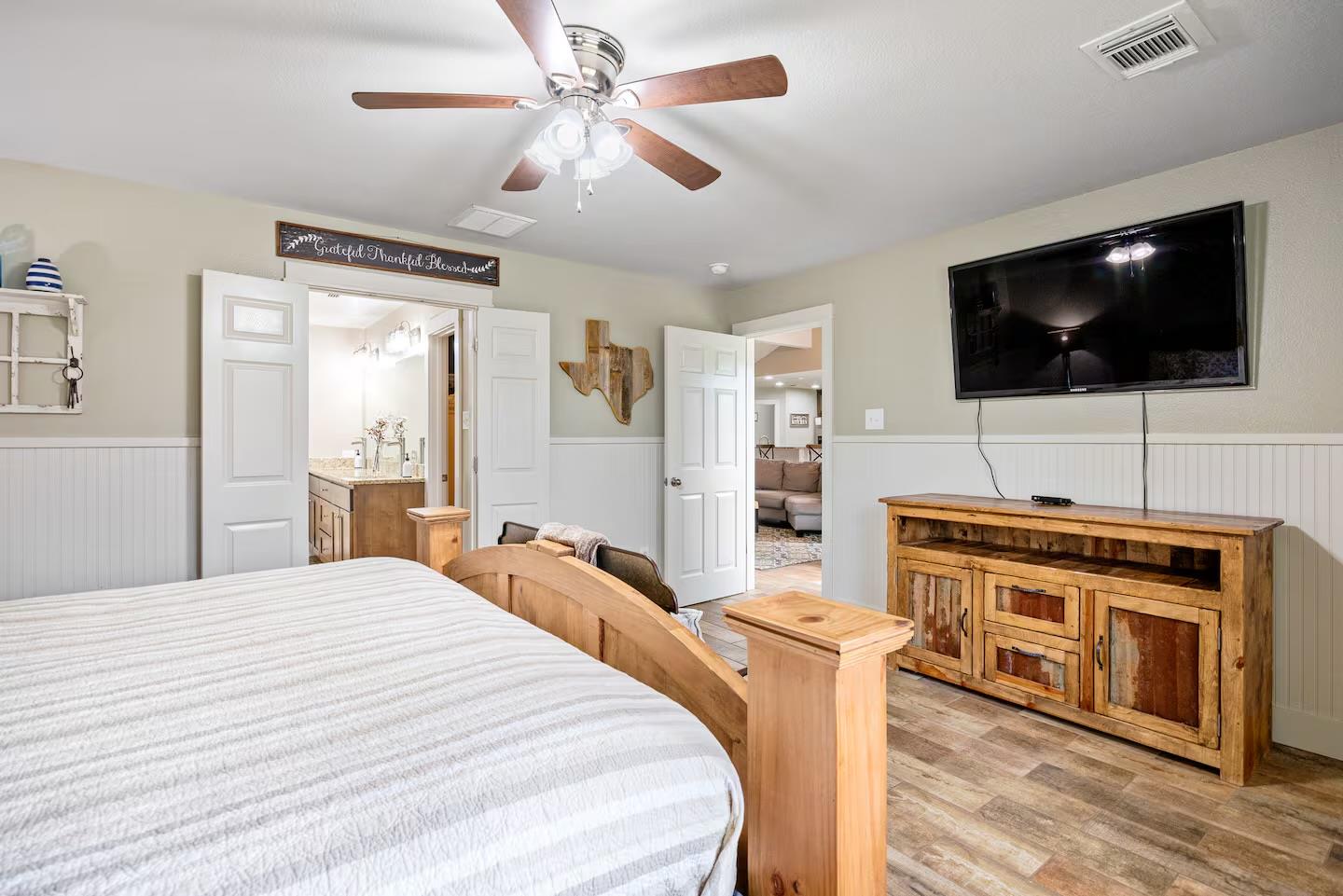 Image 12 of 18 For 801 John Knox Rd