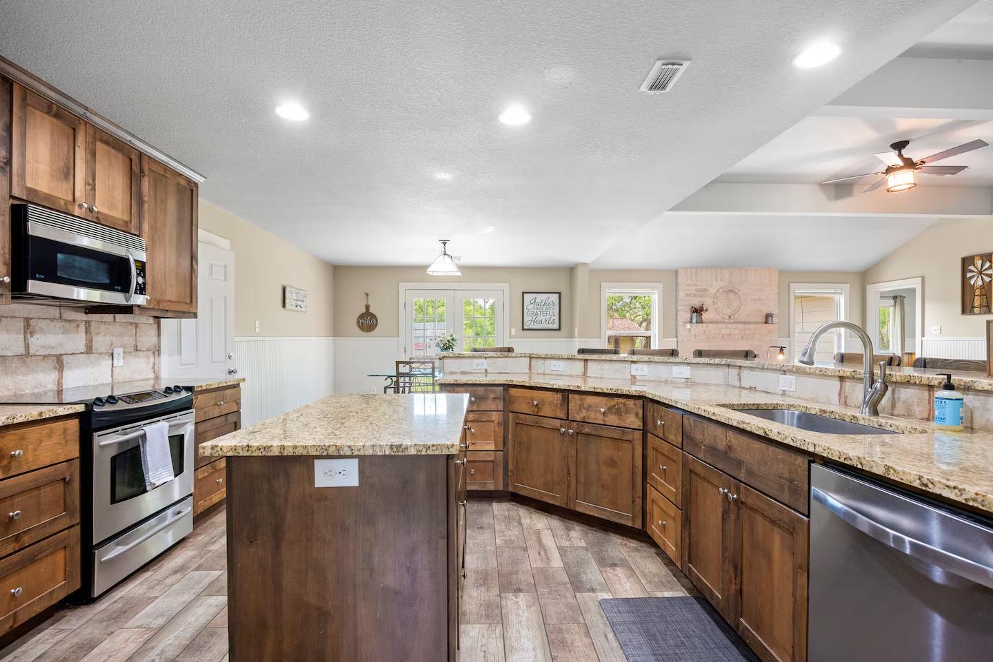 Image 8 of 18 For 801 John Knox Rd