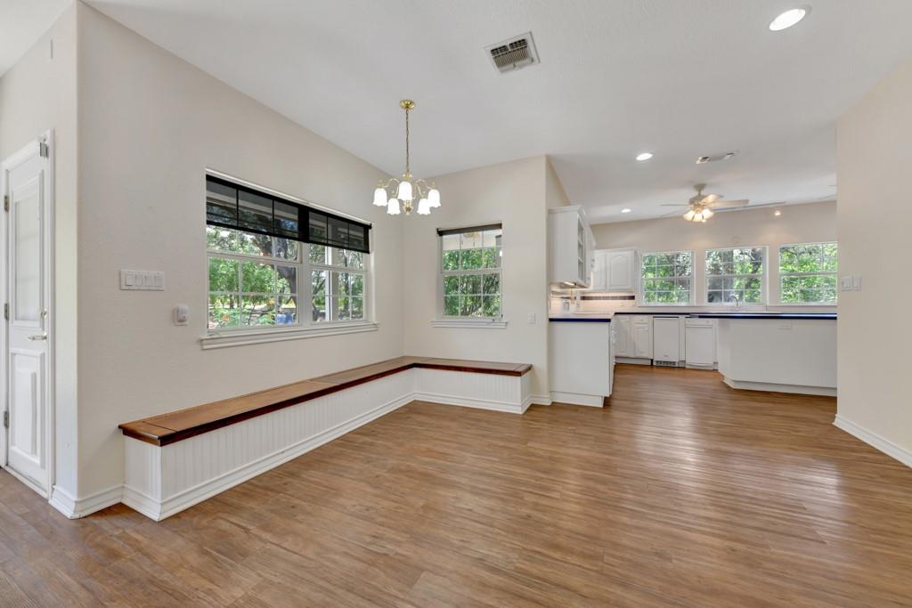 Image 7 of 40 For 639 Bluff Ridge Ct