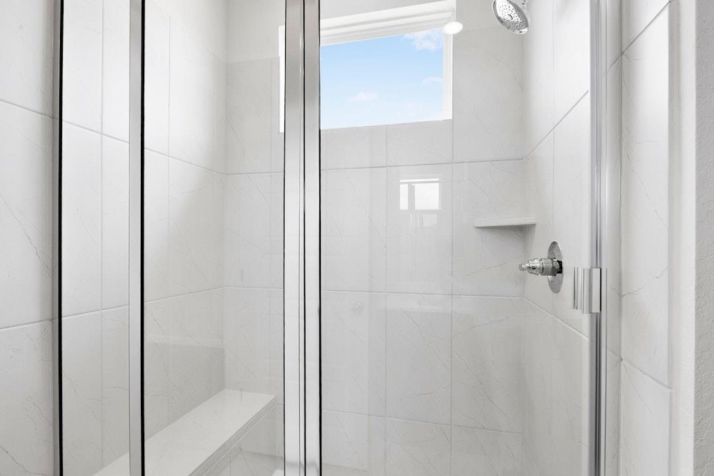 Image 16 of 28 For 1518 Bluff Path