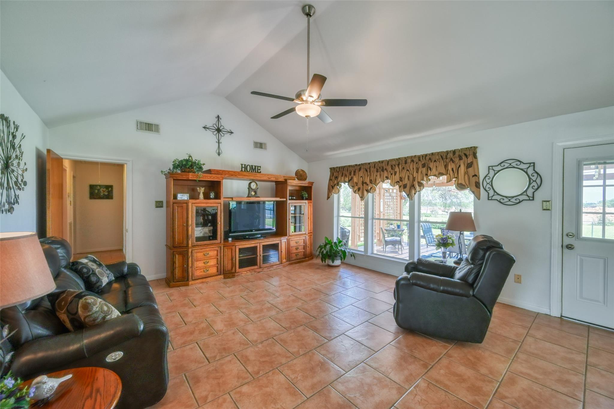 Image 19 of 40 For 504 Avenue N