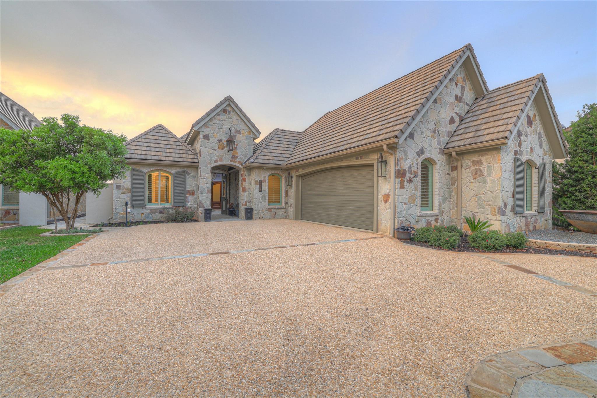 Image 2 of 40 For 1379 Bellesop Blvd