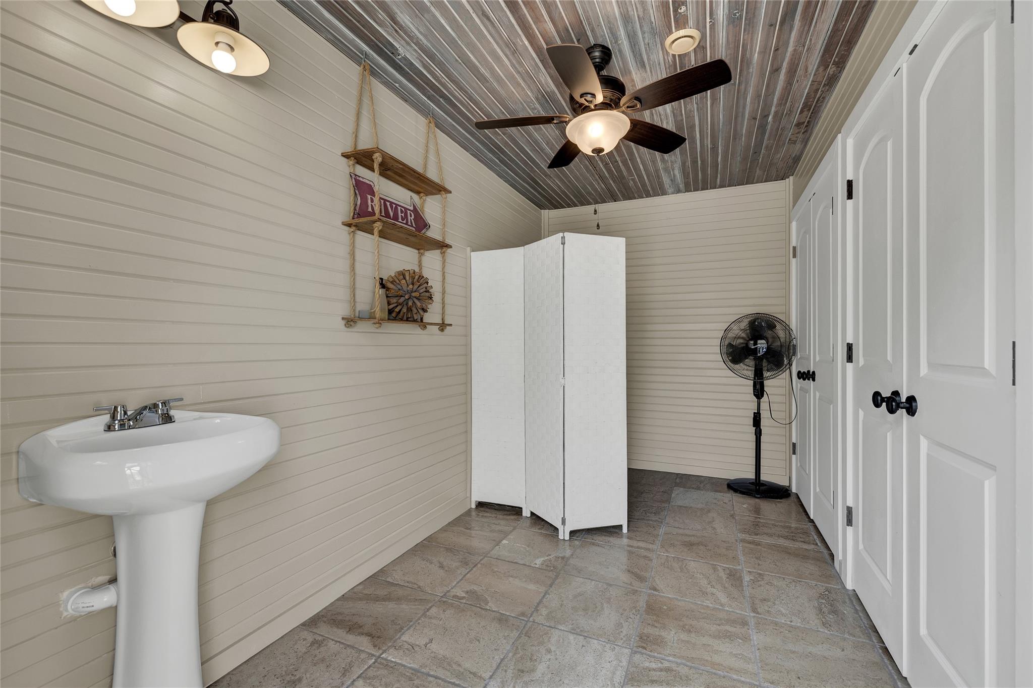 Image 23 of 40 For 1379 Bellesop Blvd