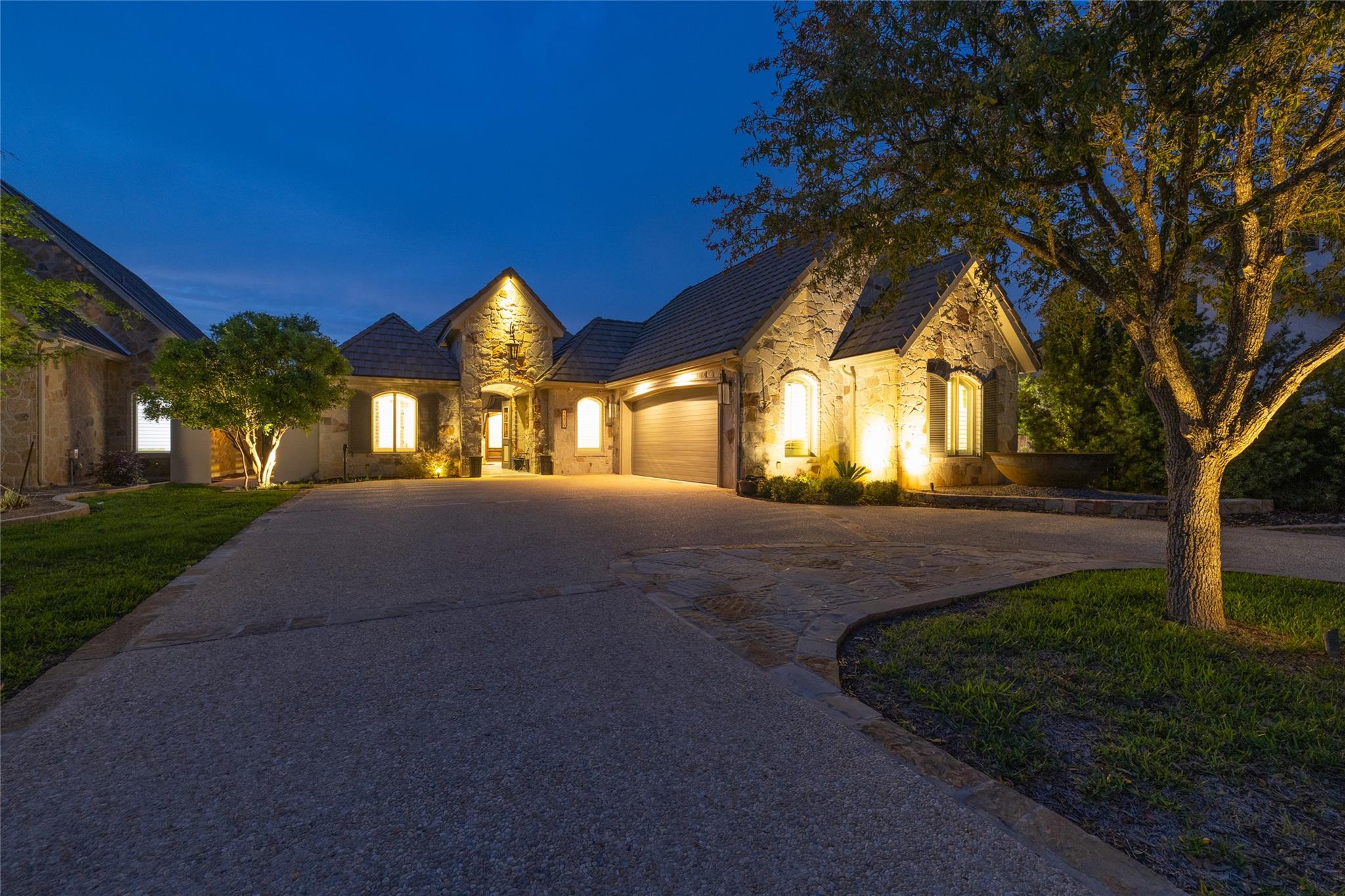 Image 3 of 40 For 1379 Bellesop Blvd