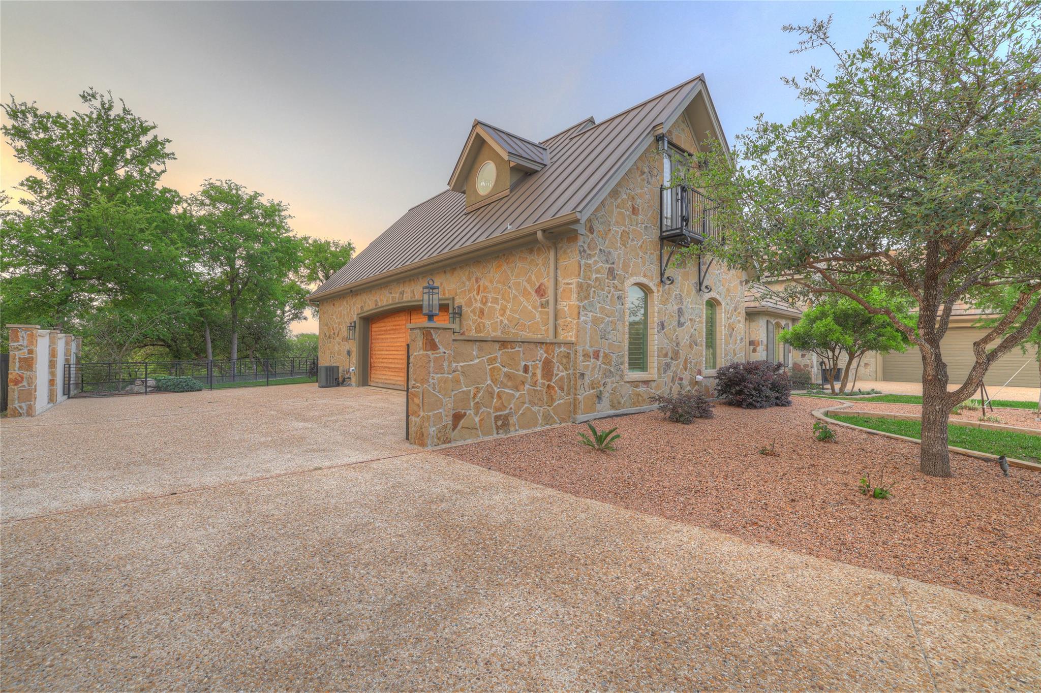 Image 30 of 40 For 1379 Bellesop Blvd